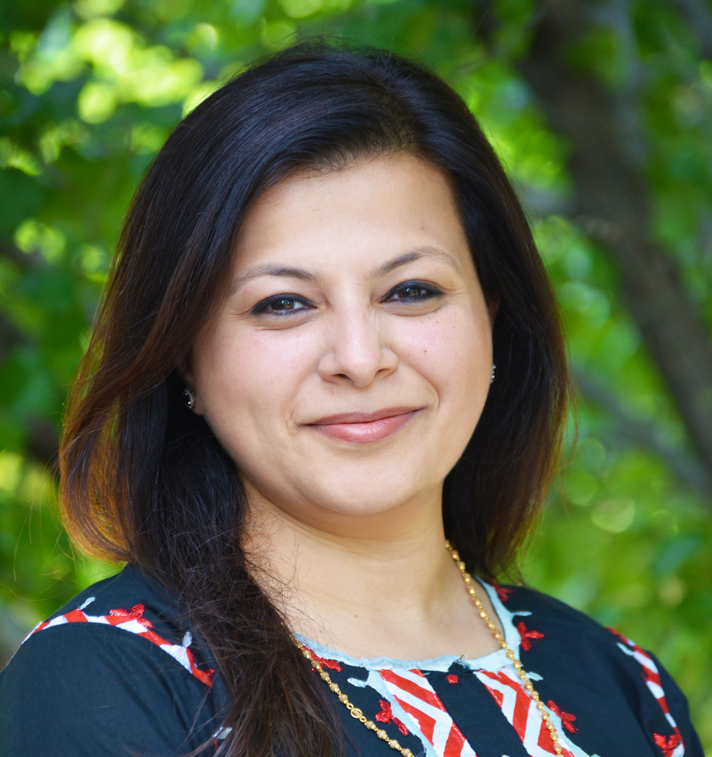 headshot - sapna.jpg