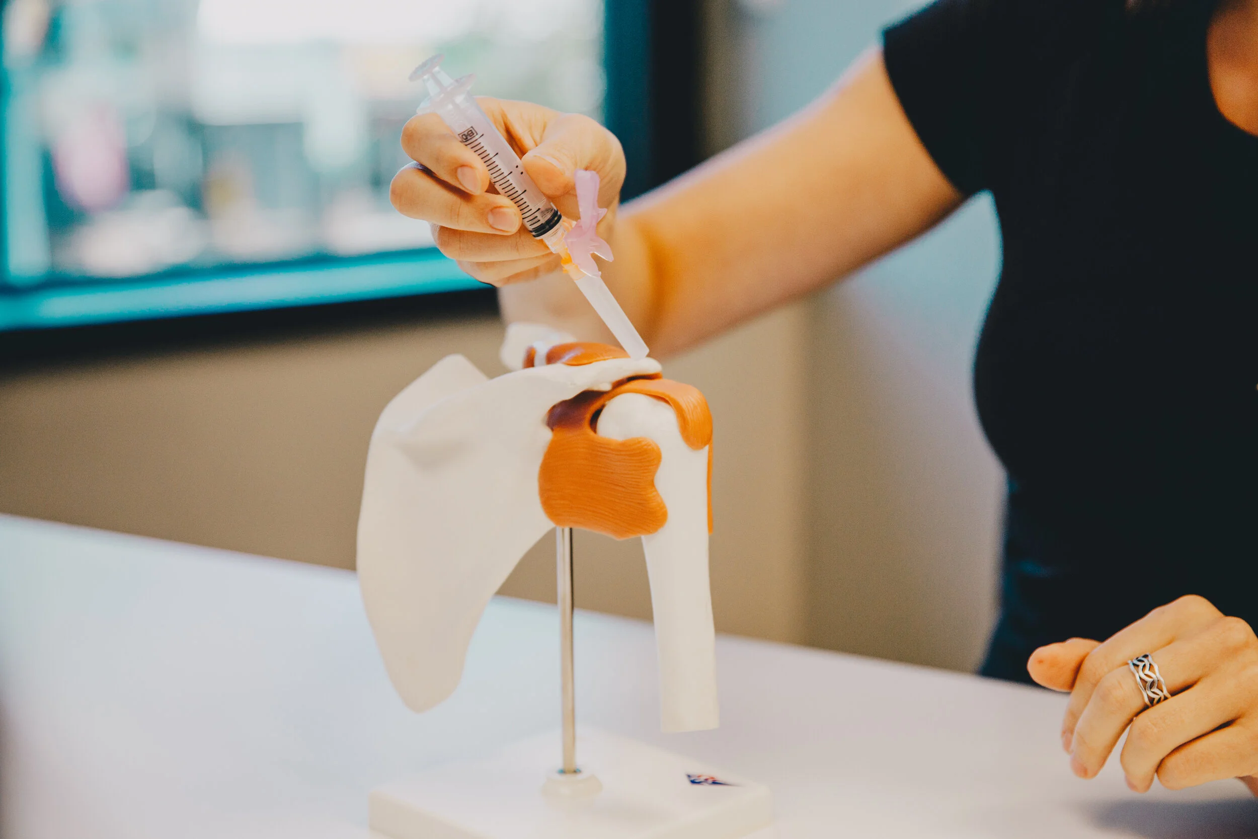 Kelowna, B.C. Pro Motion Clinic - chiropractic, acupuncture, registered massage therapy (RMT), shockwave therapy, kinesiology - chiro, physio, personal training