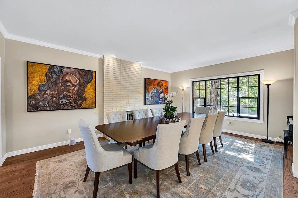 Sometimes all a room needs is a soft colored rug to anchor the furniture and let the paintings sing! 
Here&rsquo;s an installation for our client&rsquo;s dinning room (hand knotted Indian Oushak carpet)

#serapiruggallery #design #interiors #homedeco