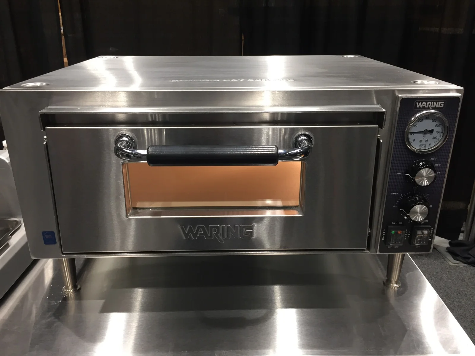Commercial grade pizza oven (Waring)