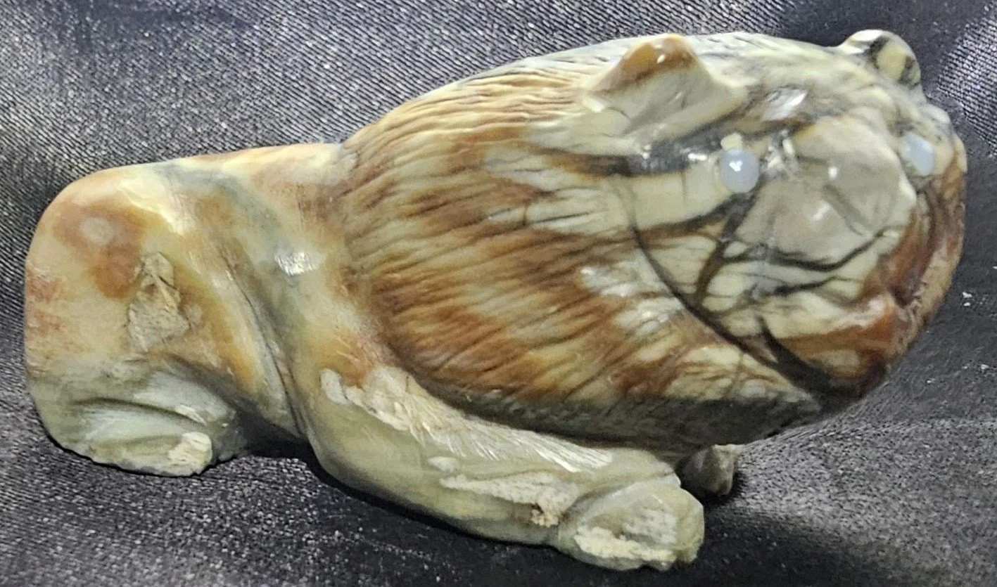 JW's Picasso Marble African Lion with Mother of Pearl eyes