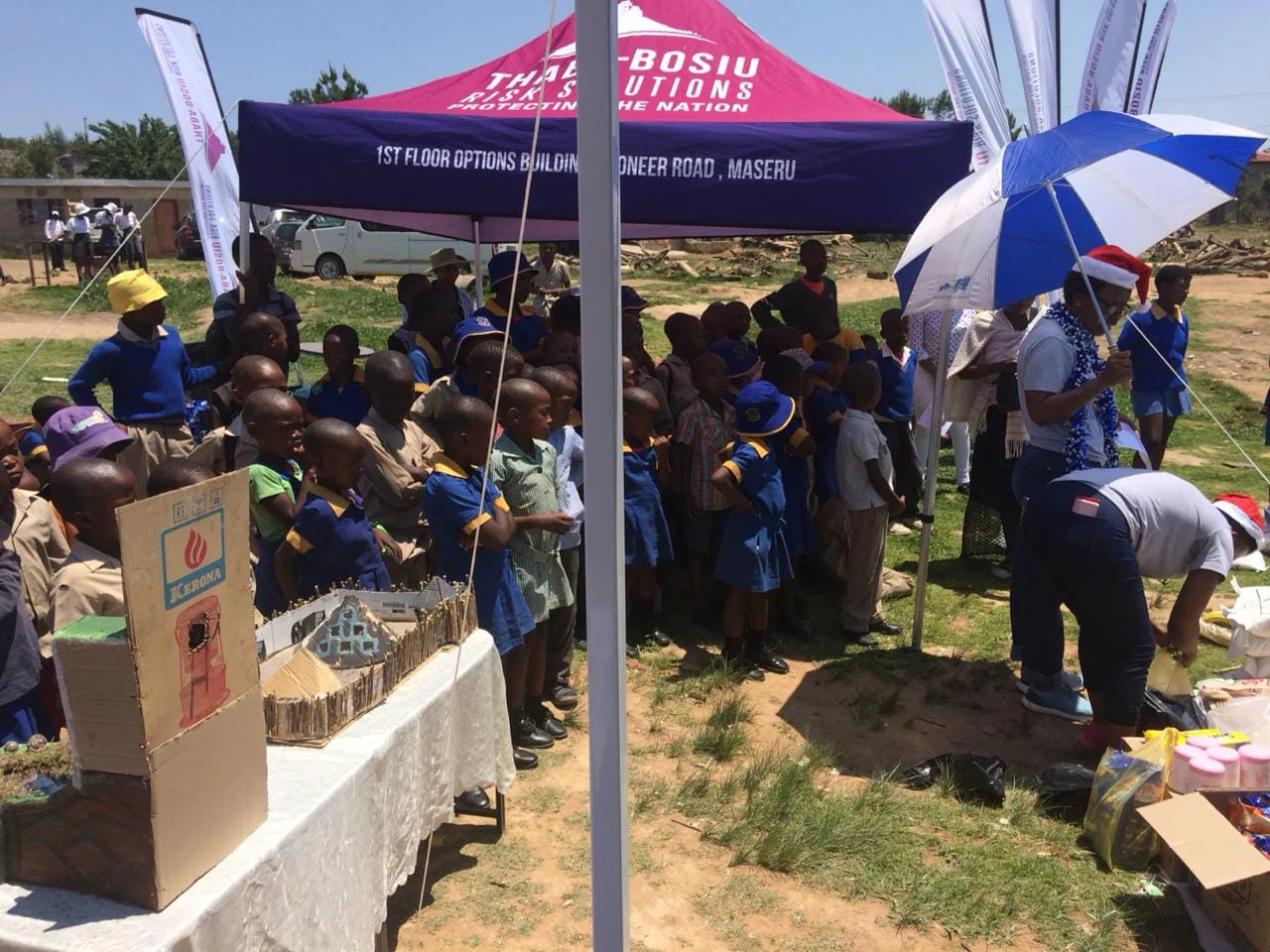 LRA coaches deliver Xmas hampers to school