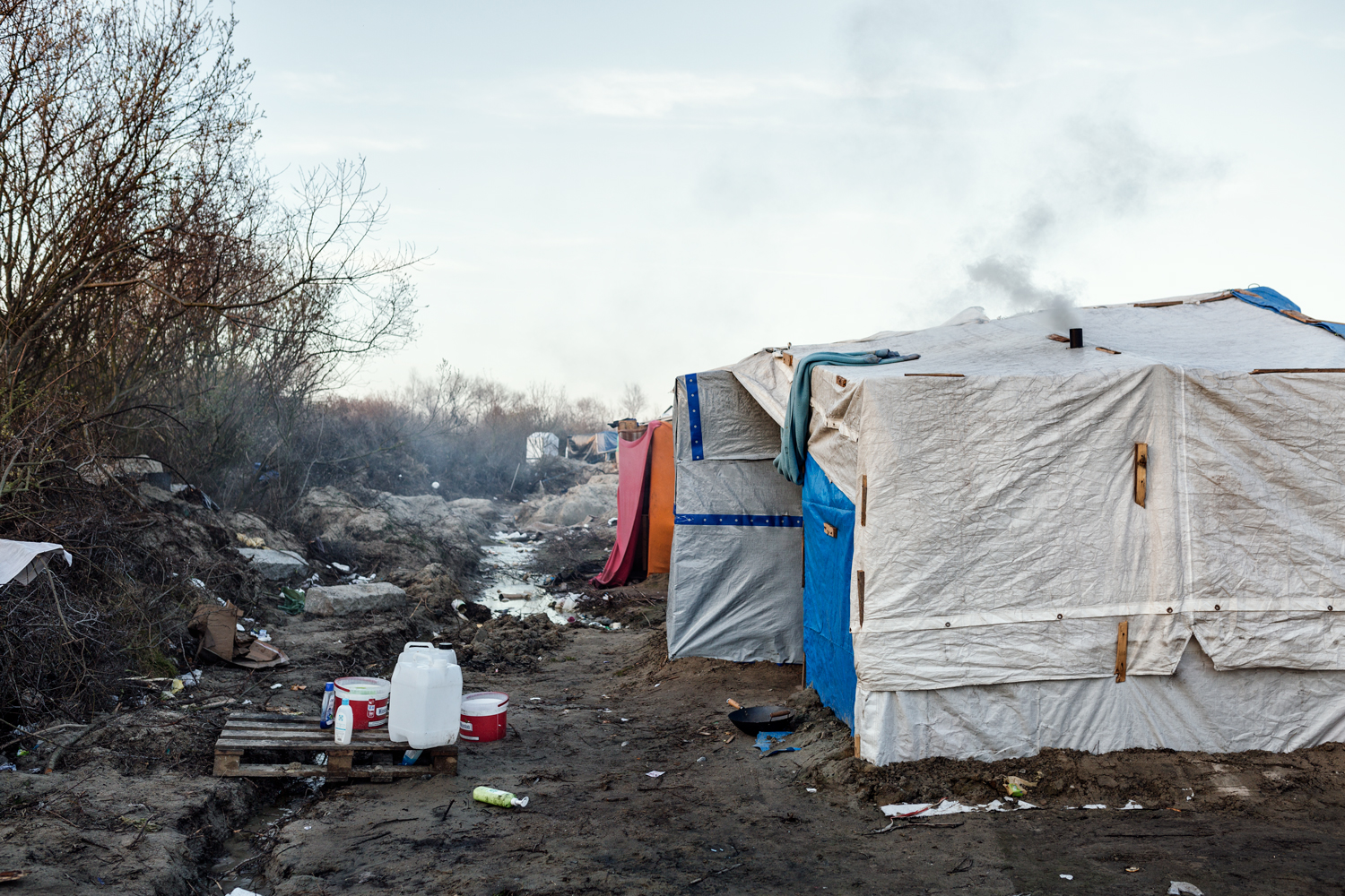  Shacks built with material and plastic on the outskirts of the Calais port. This settlement is home to close to six thousand migrants and refugees, living in overcrowded and miserable conditions as they attempt to look for a dignified life in Great 