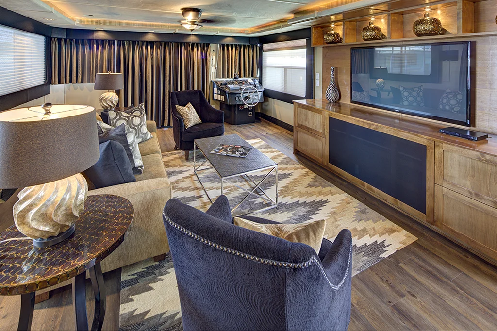 1201 houseboat.jpg