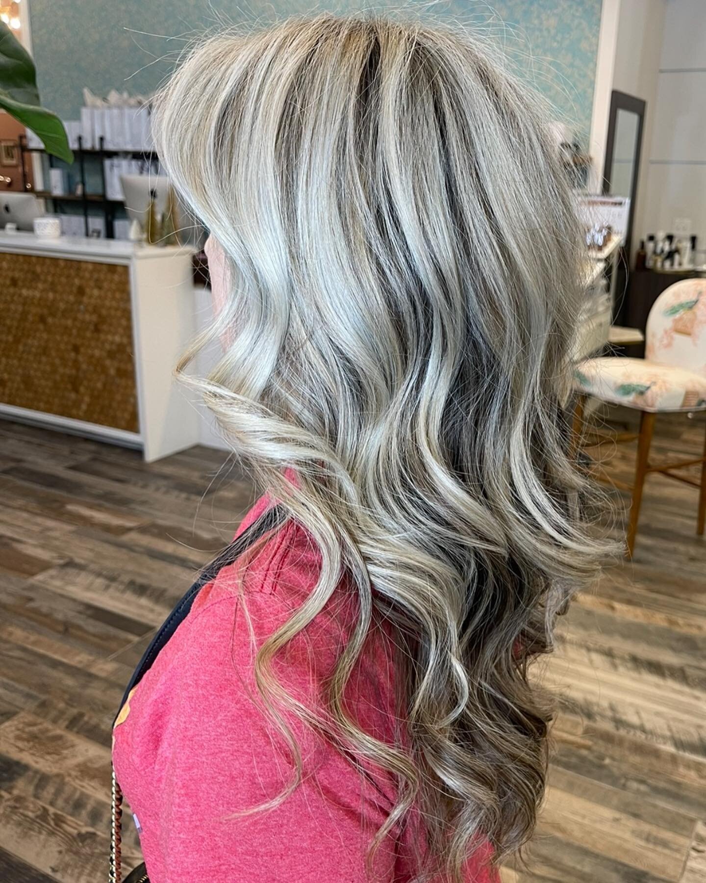 Ice queen vibes❄️
Highlight by Lexie @lexieloxx 
&mdash;&gt;Swipe for before!
&bull;
&bull;
Book online 24/7 or DM for a consult.
&bull;
&bull;
&bull;
&bull;
#blondehair #blonde #blondebalayage #foilayage #iceyblonde #ashblonde #austintexas #austintx