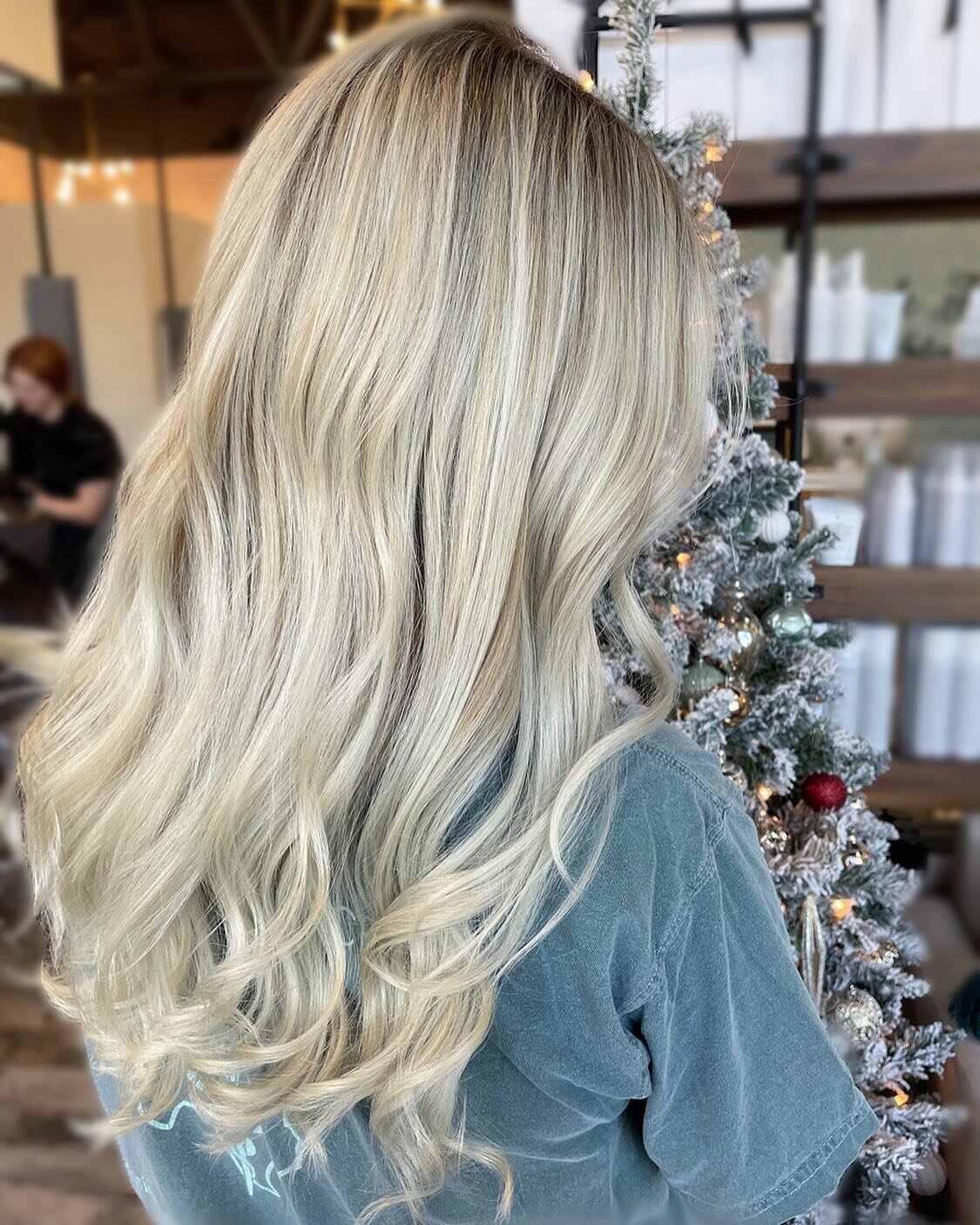 It&rsquo;s the season for a beautiful MILBON treatment. 🎄
Hair by @beautybymegbrirob 
.
.
Then keep the magic alive at home with their shampoo and conditioner duo!
.
.

 #milbonusa #milbonpro #milbonhair #milbonproducts #milbonhaircare #360beauty #a