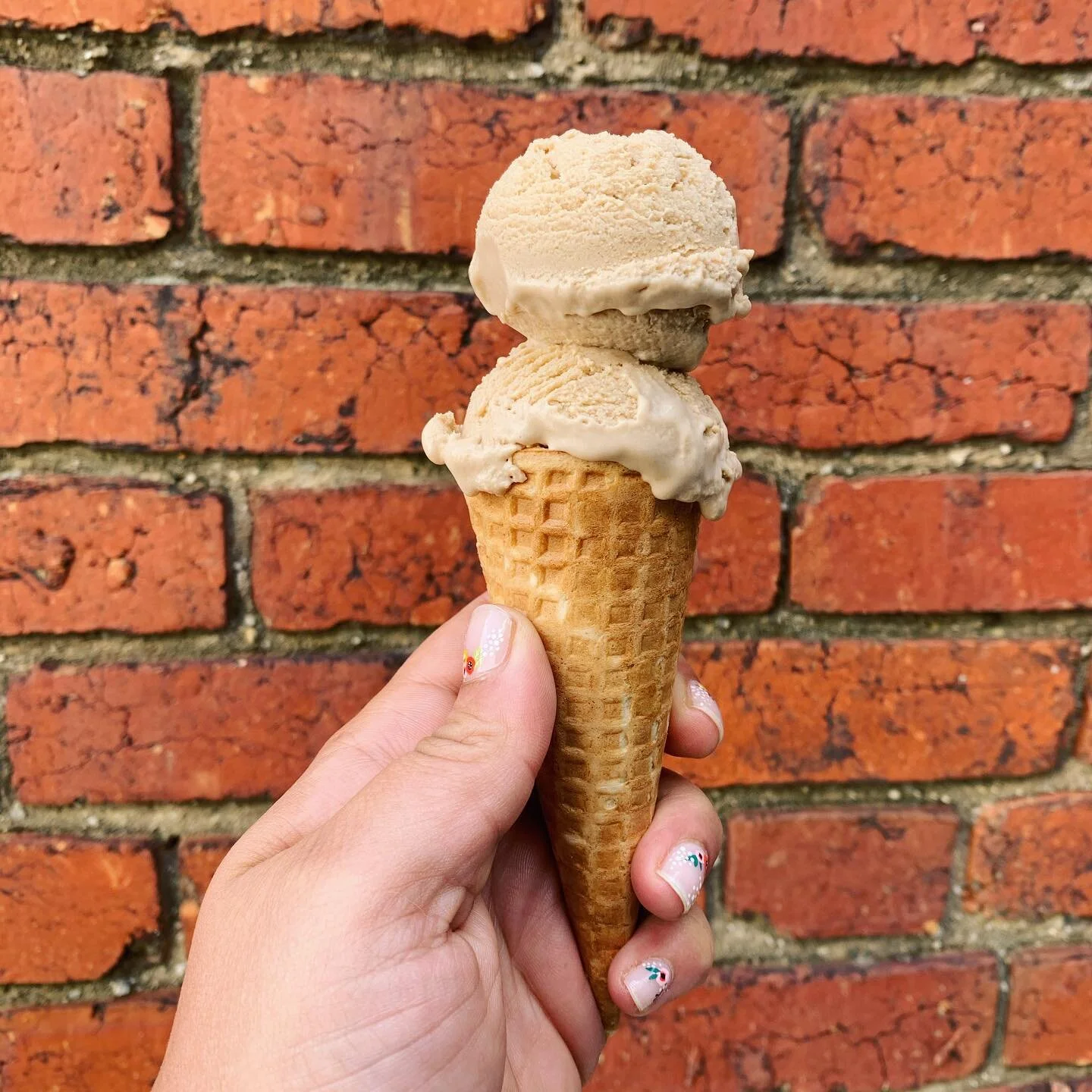 ☀️ Are you ready for the weekend?!!? Get your orders in for Sunday! 
.
.
.
.
#icecream #paisleycreamery #buyblack #madeindc #treatyourself #dc #blackownedbusiness #womanownedbusiness #buylocal