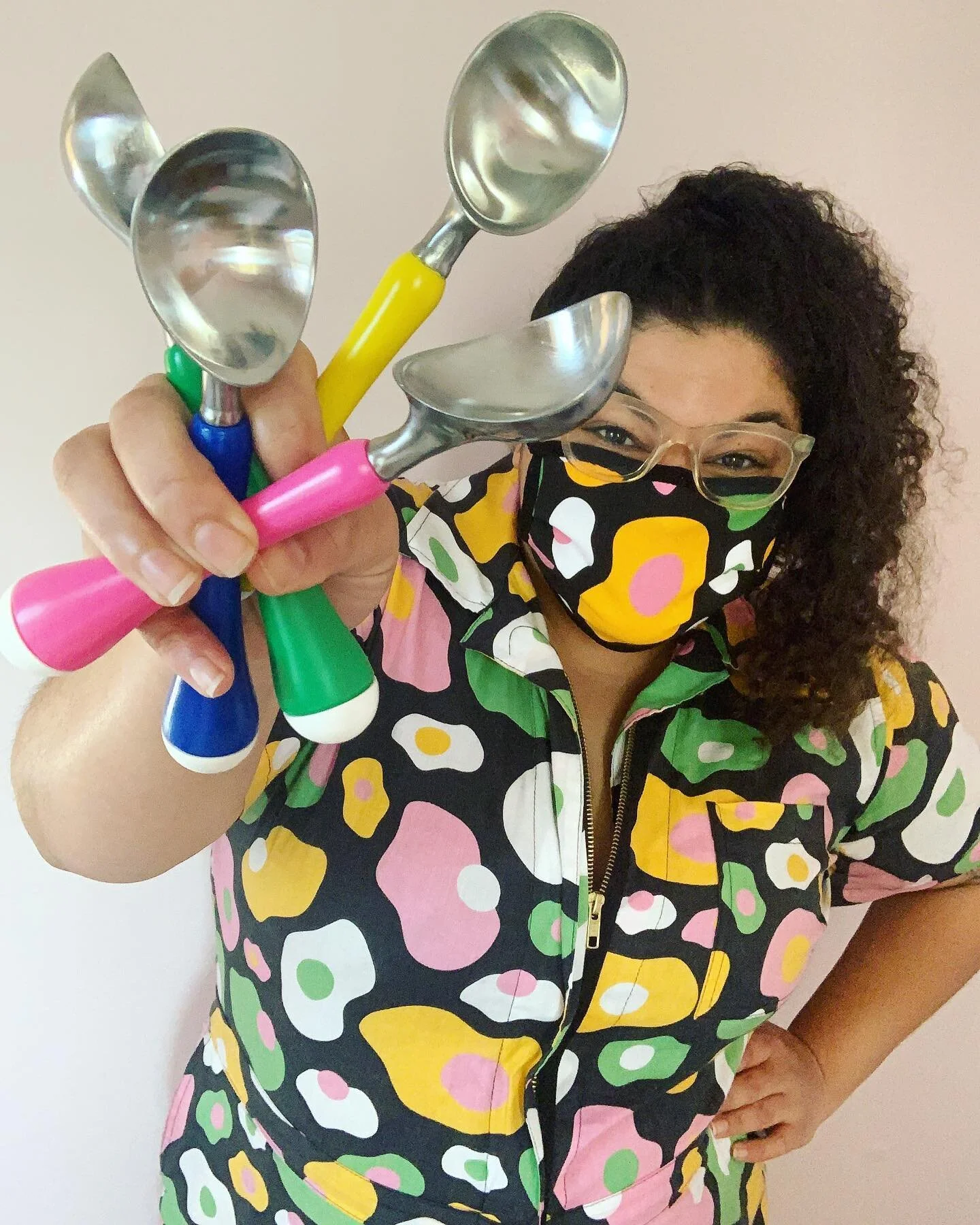 It&rsquo;s delivery day! So I put on my favorite jumpsuit and, of course, a matching face mask (@nooworks 💕) and discovered it matched my new scoopers! 

See you all soon! Did you get your pint orders in?! 
.
.
.
.
#icecream #paisleycreamery #buybla
