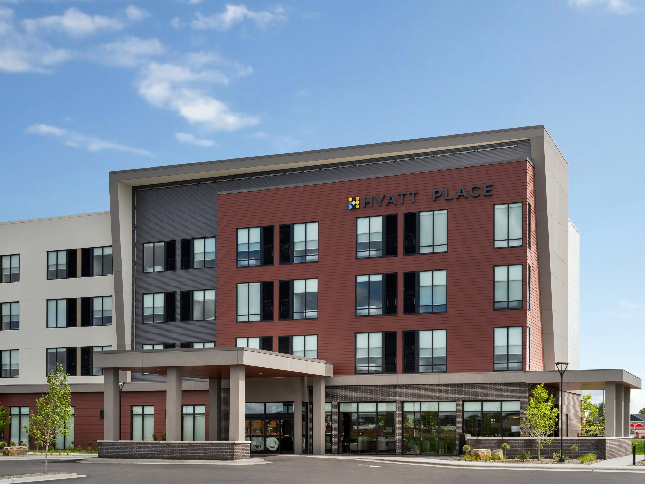bilzb hyatt place billings exterior day.jpg
