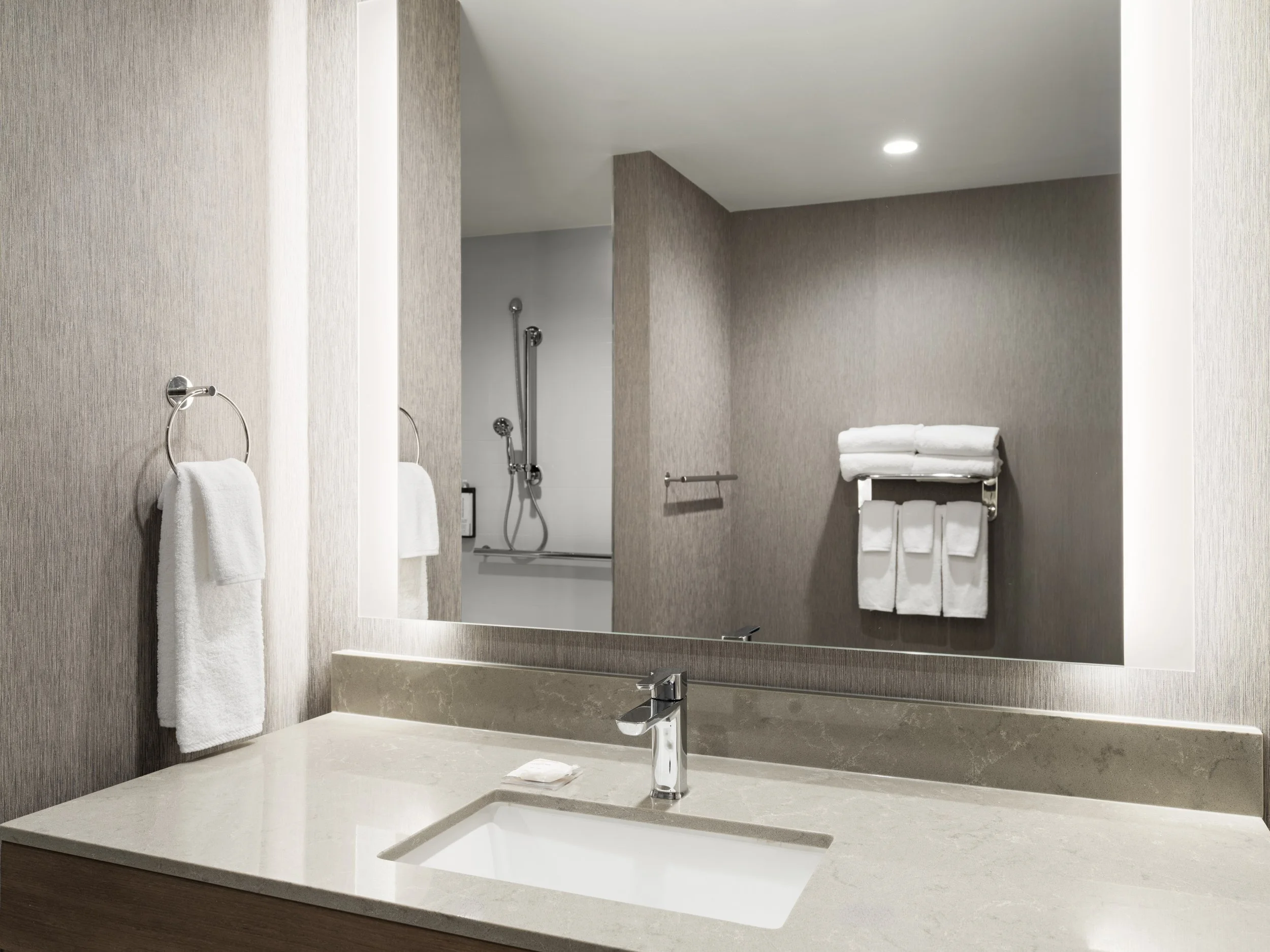 bilzb hyatt place billings rm104 ada king 2.jpg