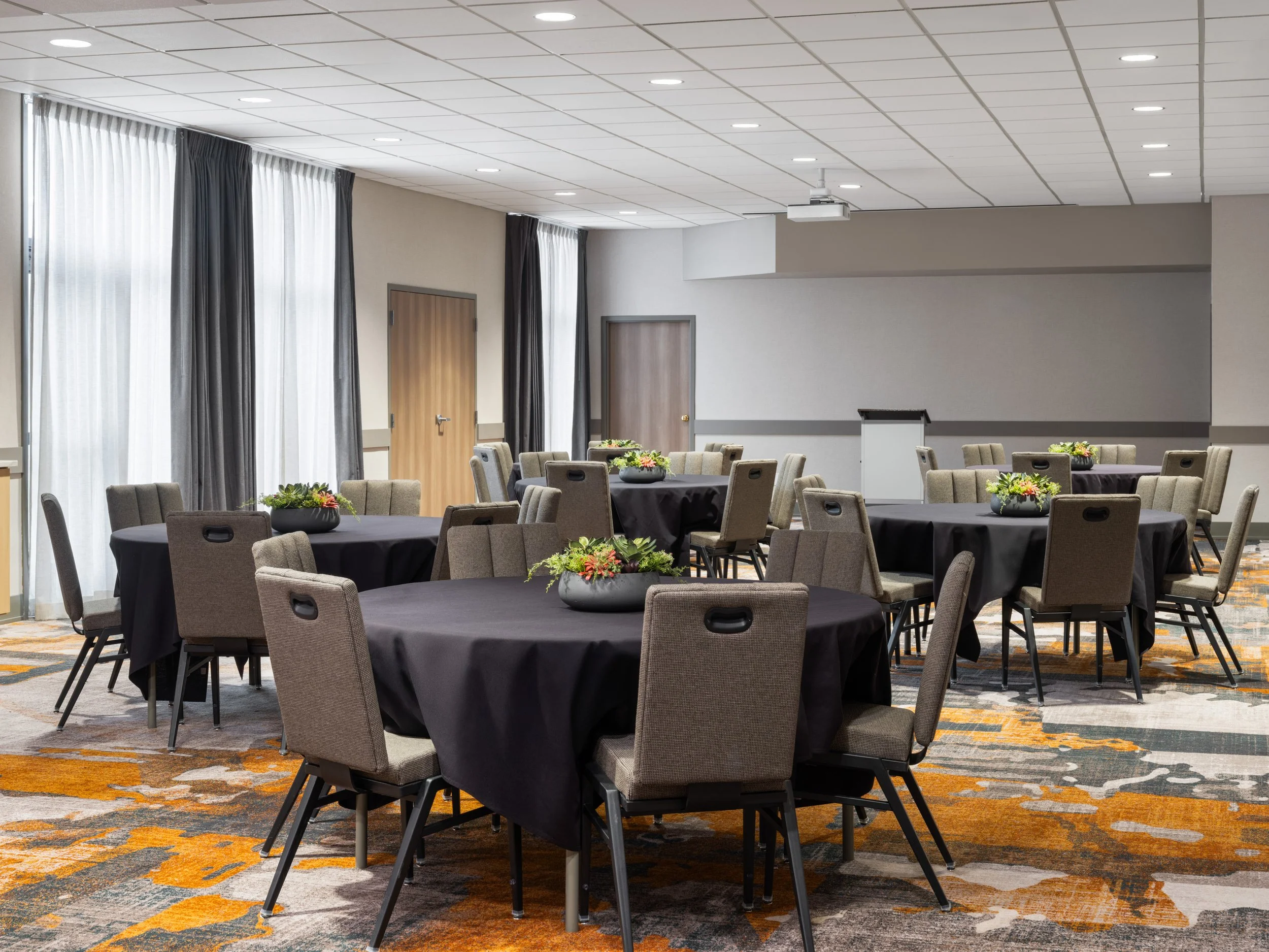 sguzz hyatt place springdale zion meeting space rounds.jpg