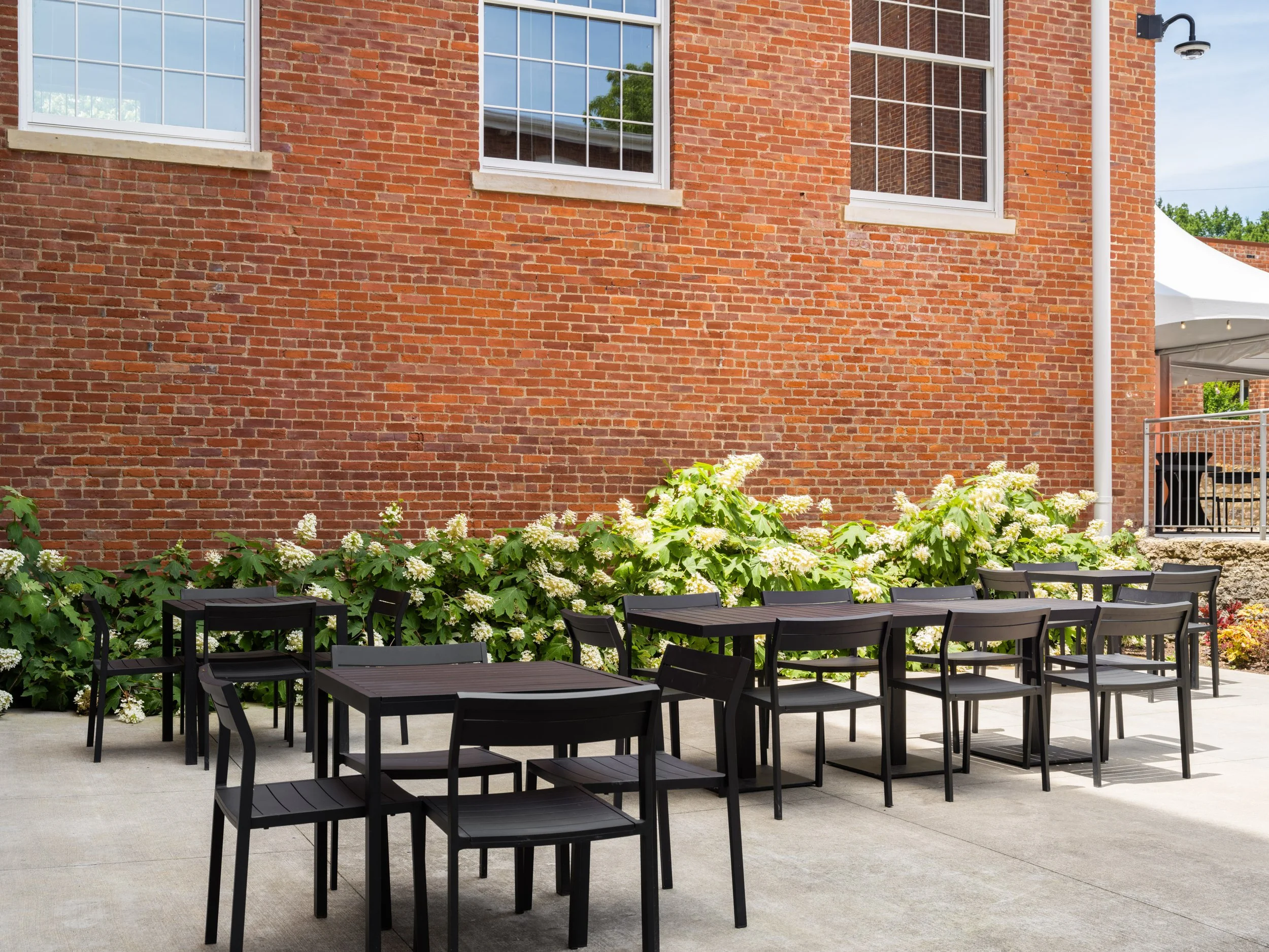 breakfast patio 2.jpg