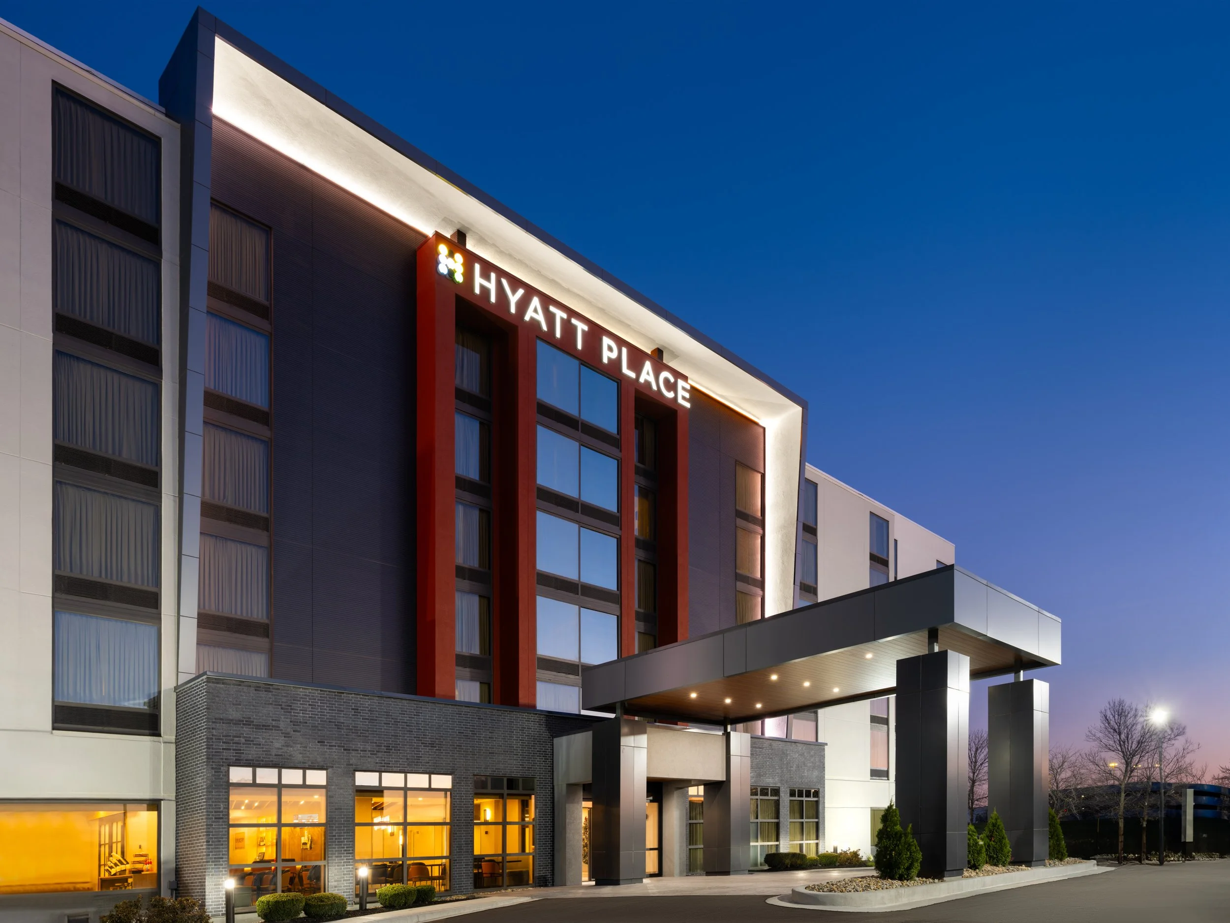 mkczm hyatt place exterior placery dusk 1.jpg