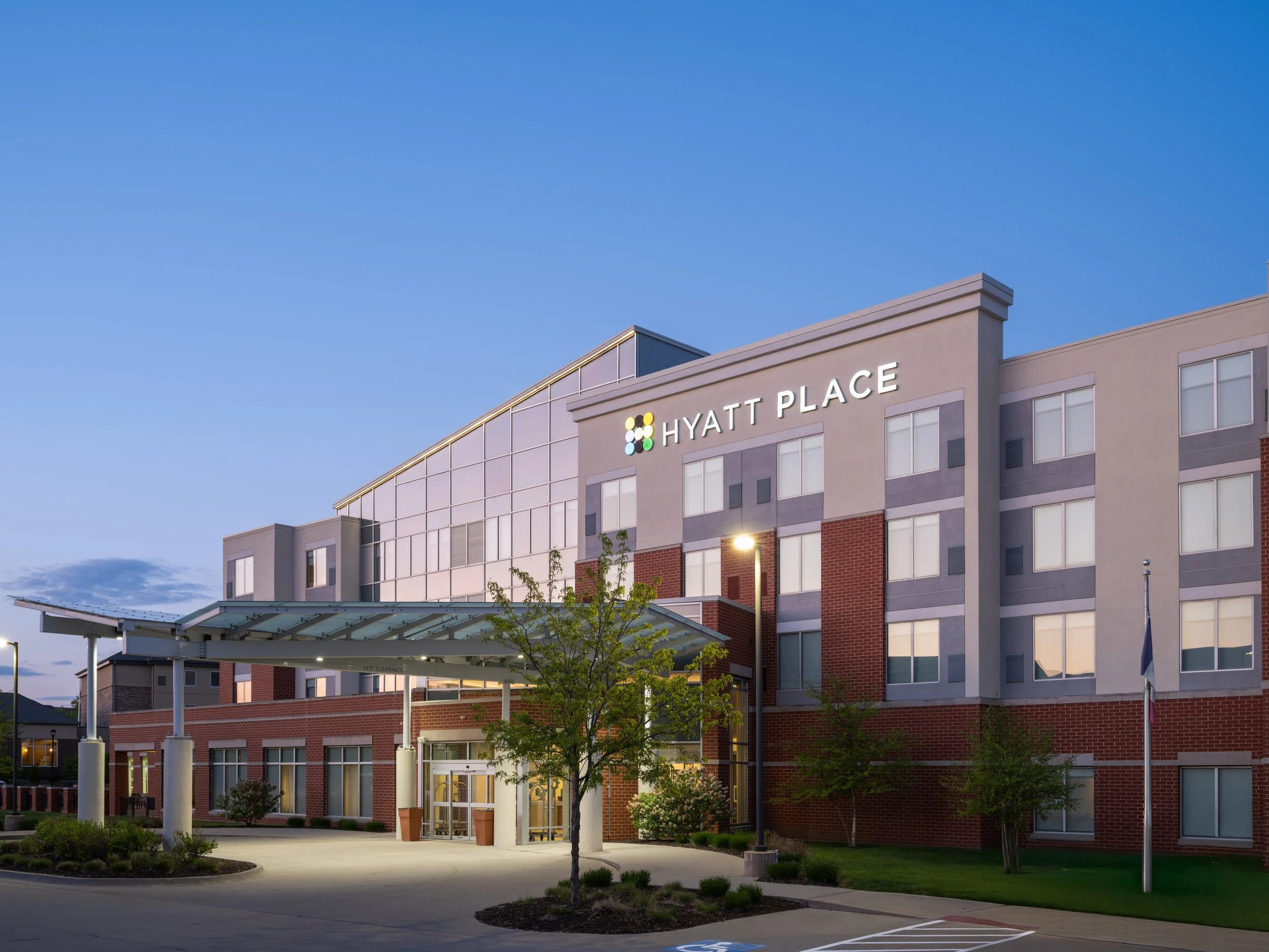 dsmzw hyatt place west des moines exterior dusk 1.jpg