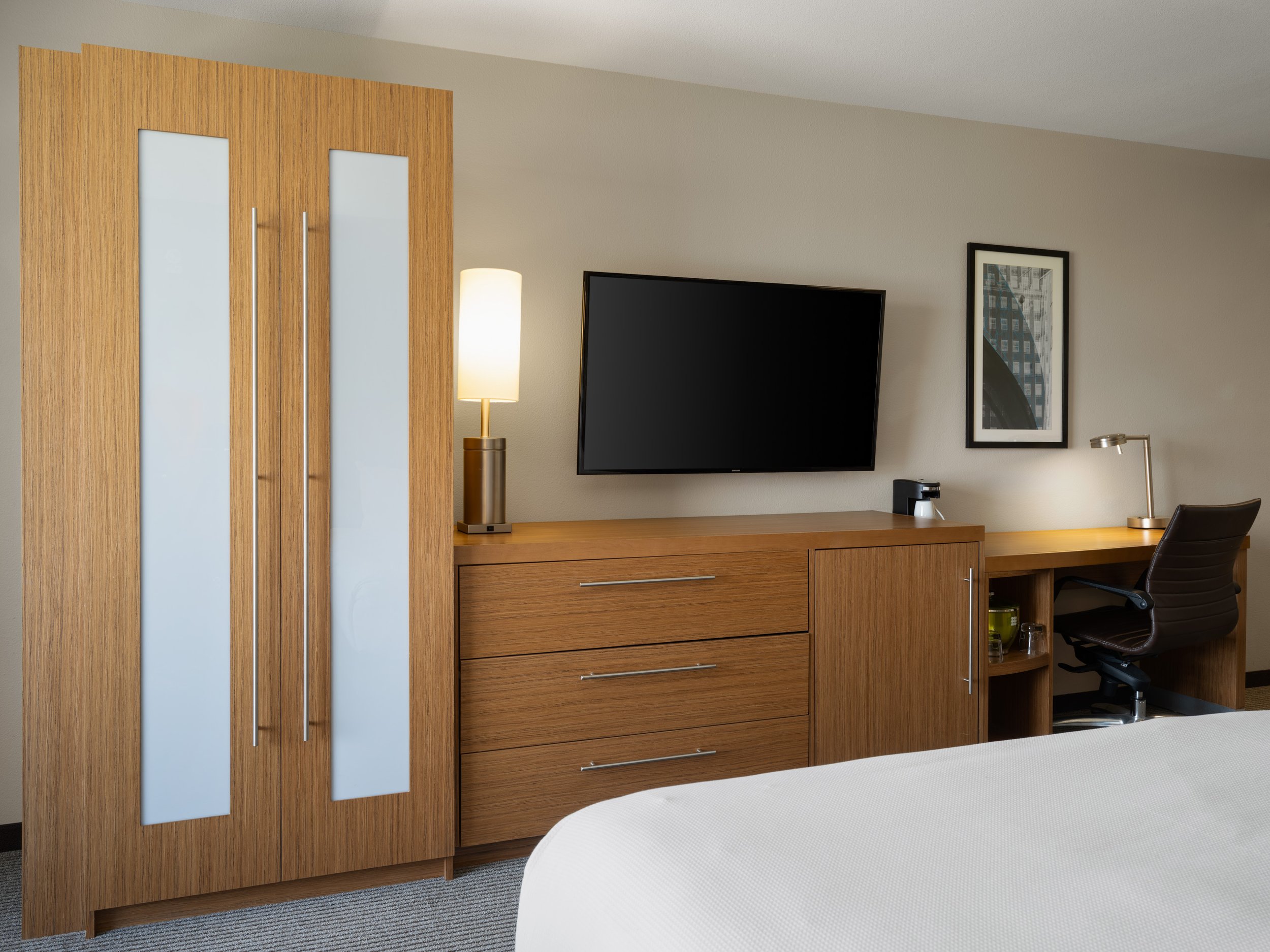 dsmzw hyatt place west des moines rm404 hflq 3.jpg