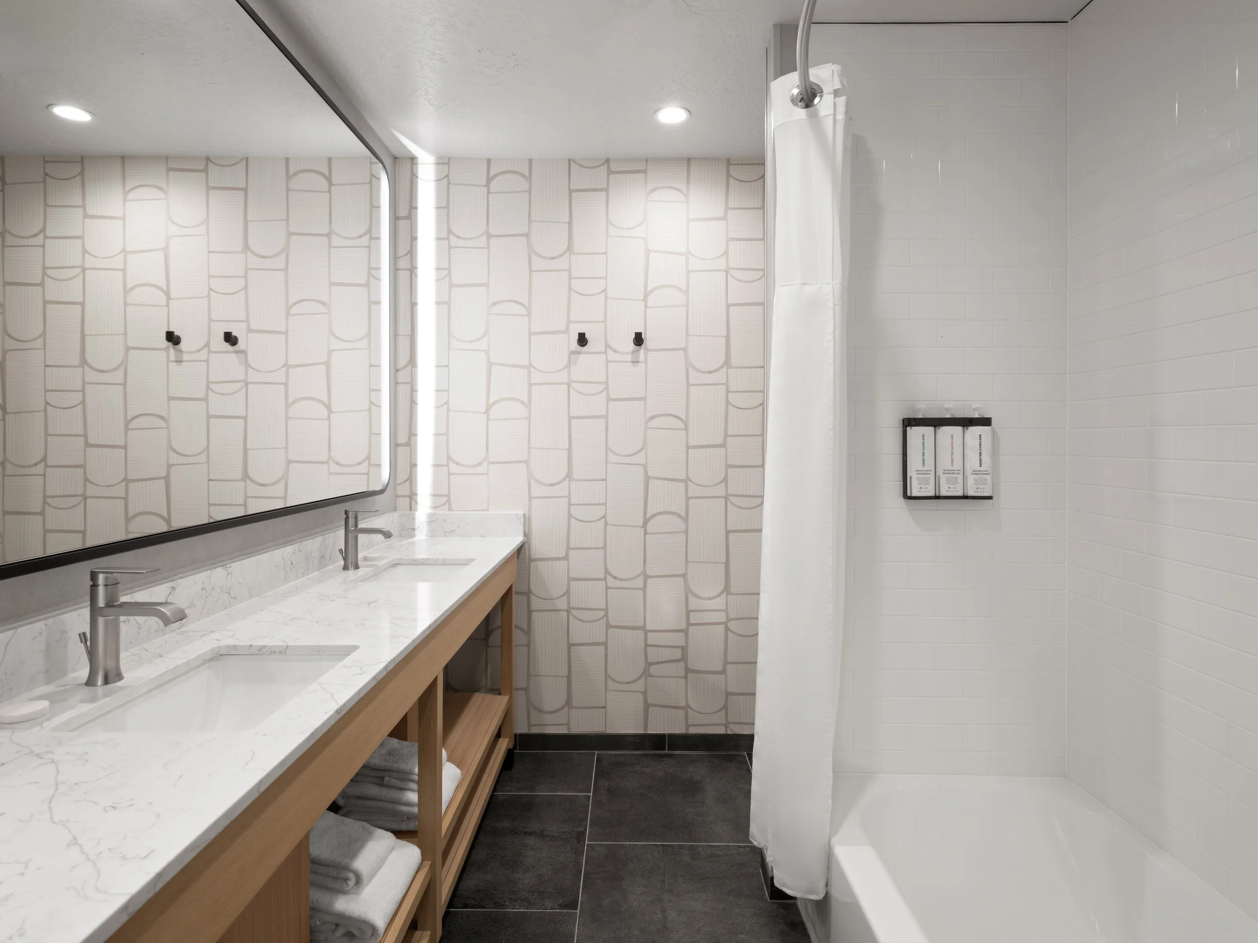 sguzz hyatt place springdale zion standard bath.jpg