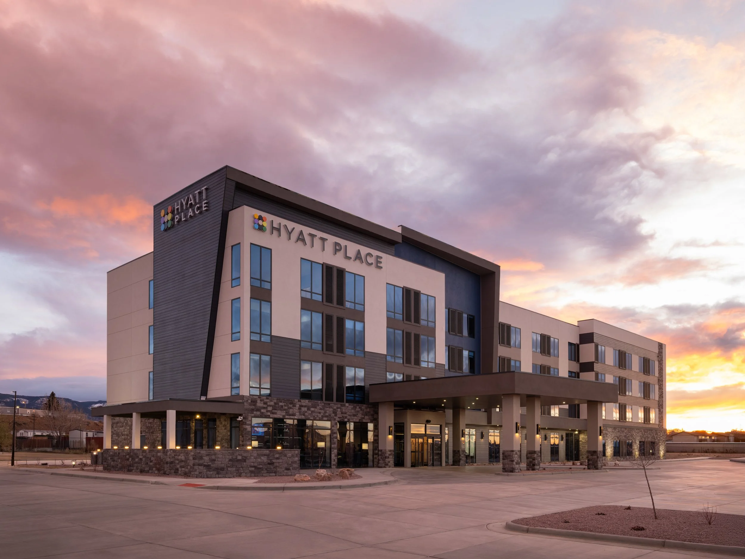 cprzc hyatt place casper exterior dusk 1.jpg