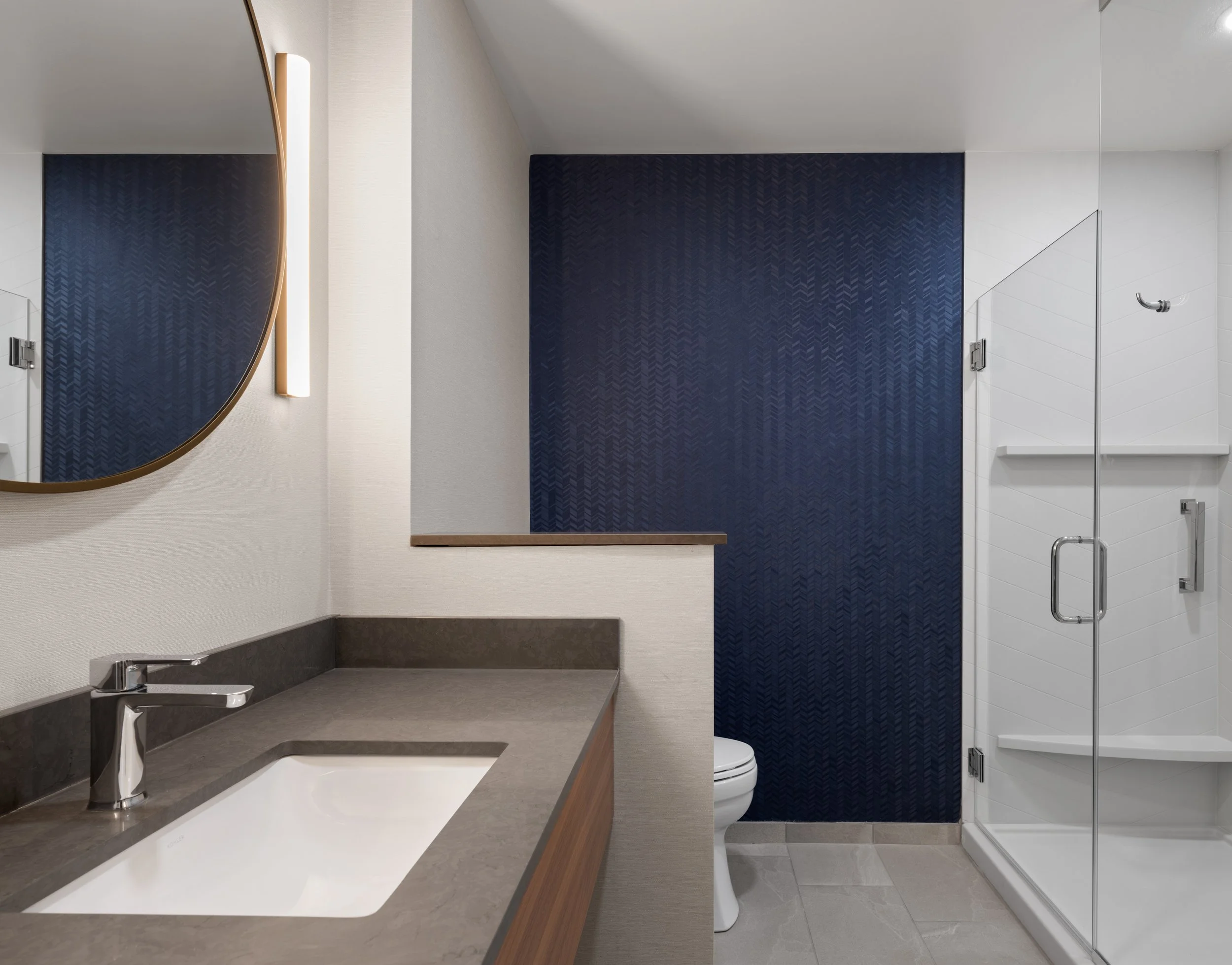 lexcf fairfield inn corbin rm218 walk in shower 1.jpg