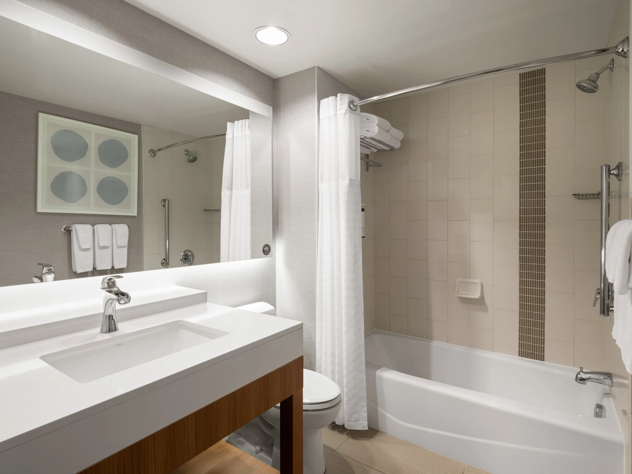 slczc hyatt place salt lake city standard bath.jpg