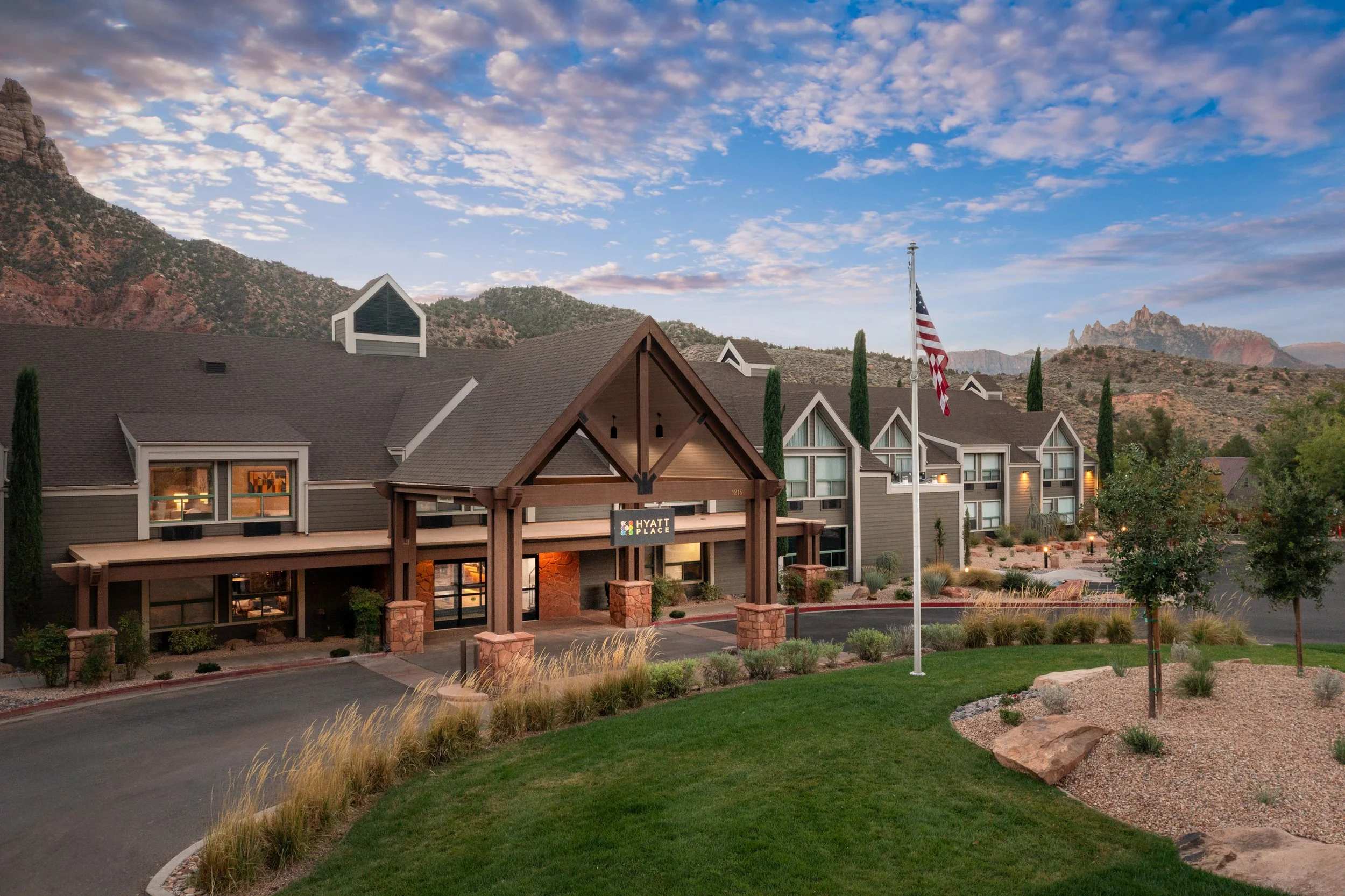 sguzz hyatt place springdale zion drone exterior dawn 1.jpg