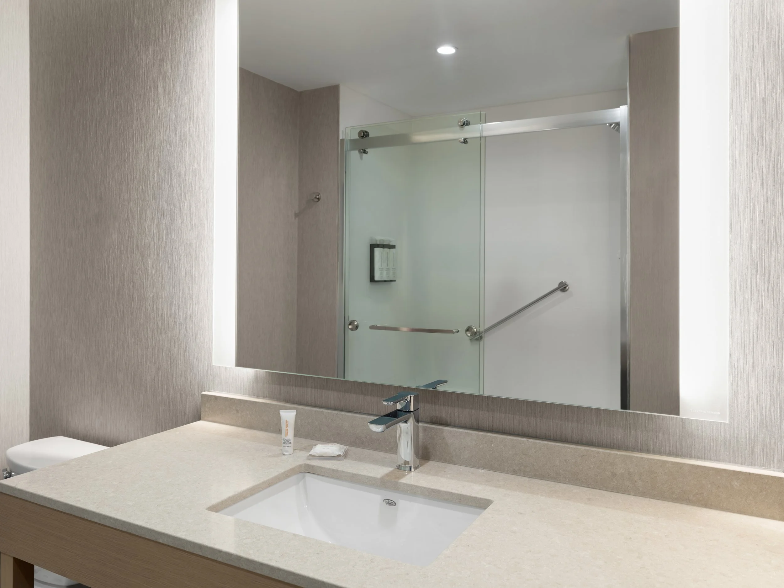 cprzc hyatt place casper rm412 king 4.jpg