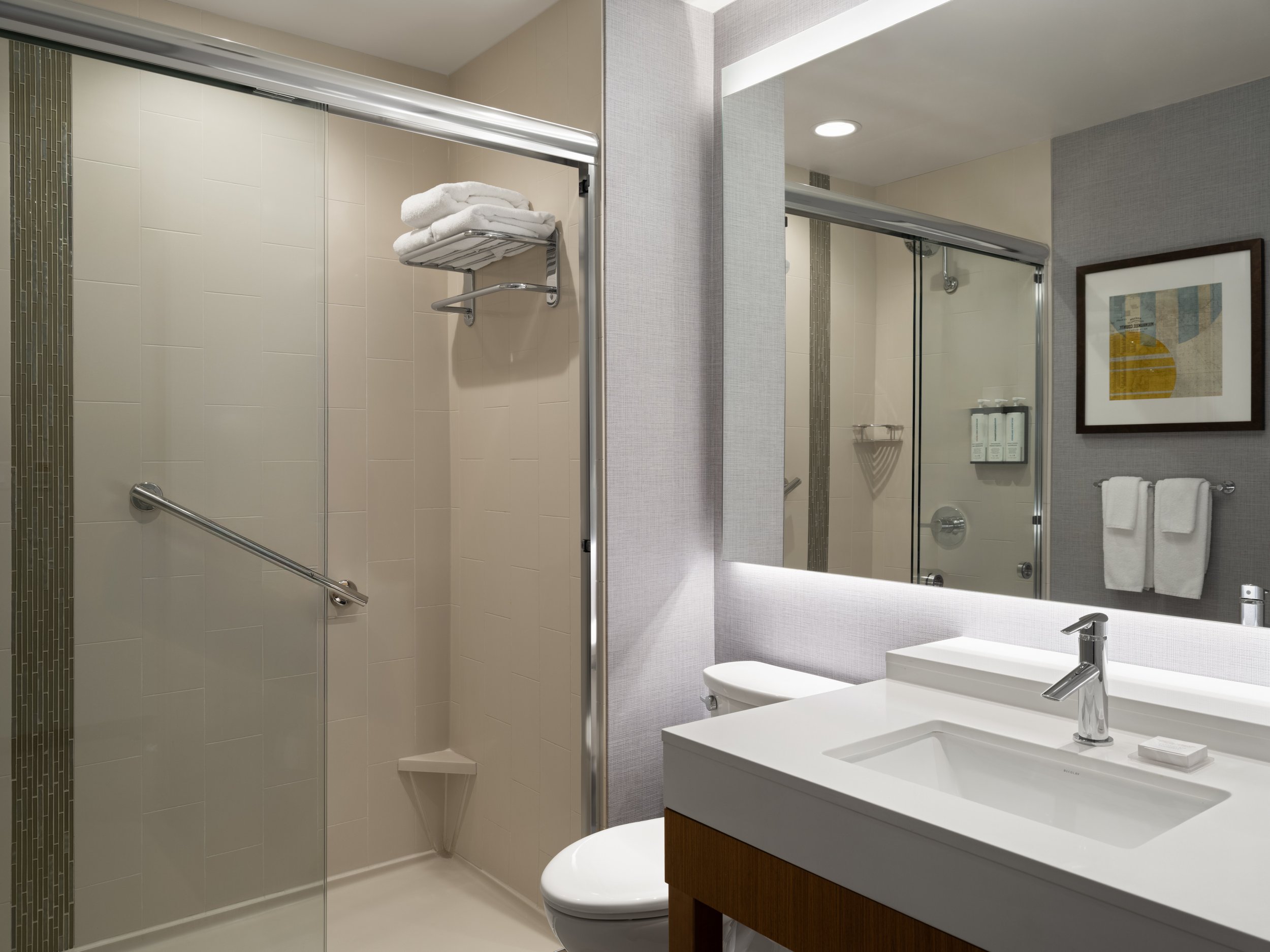mkezd hyatt place milwaukee rm619 king 2.jpg