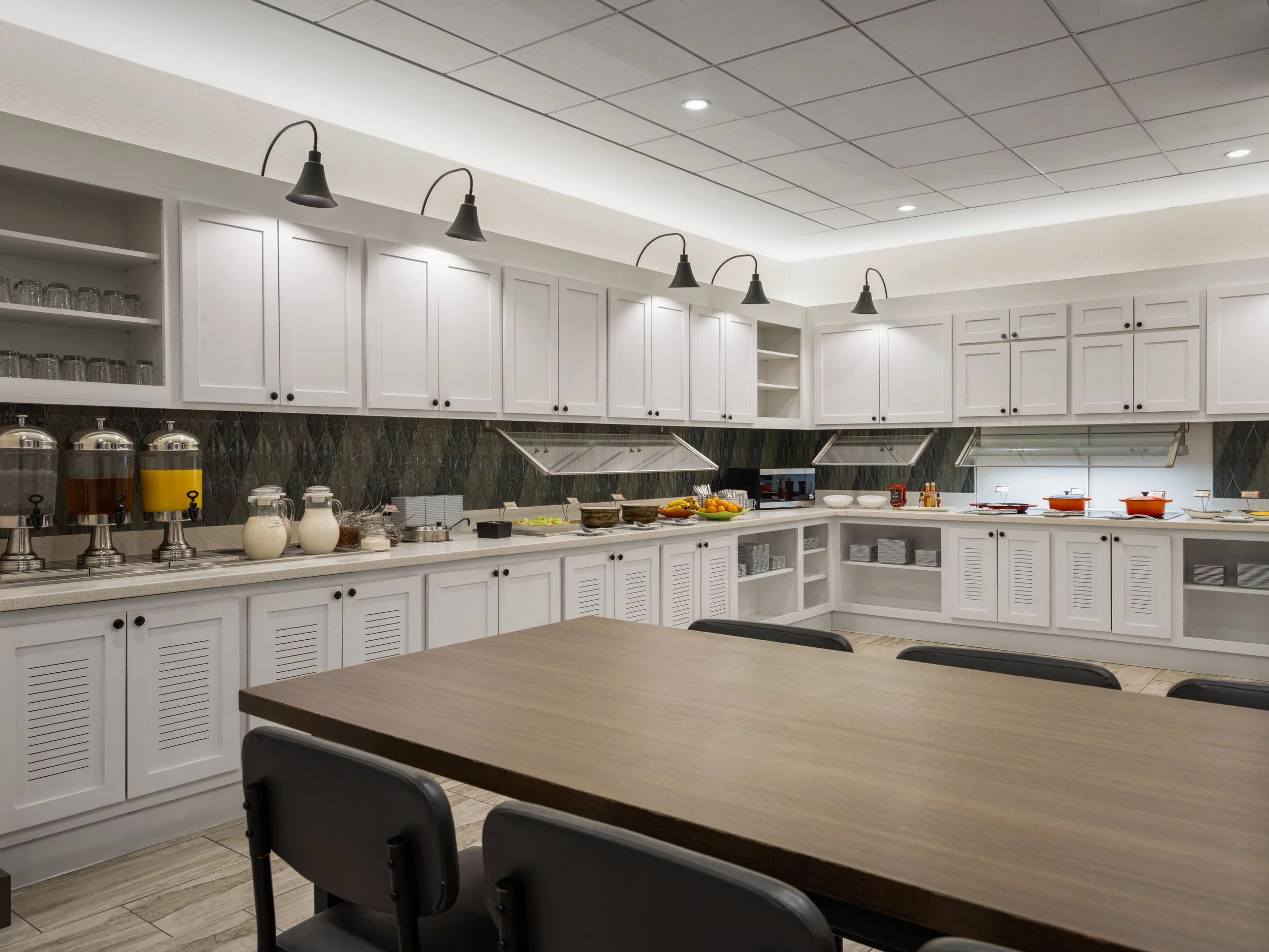dsmzw hyatt place west des moines breakfast 1.jpg