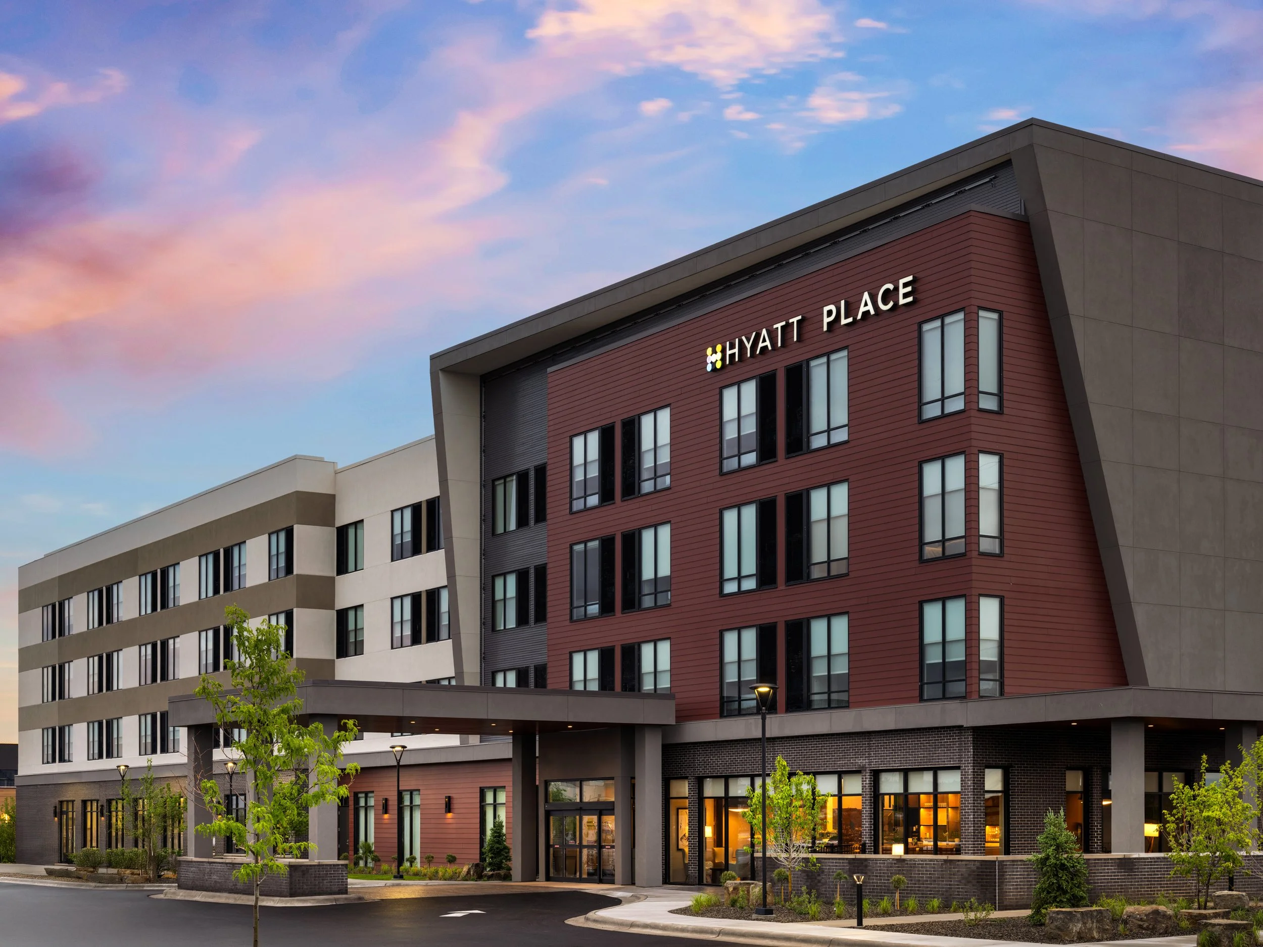 bilzb hyatt place billings exterior dawn.jpg