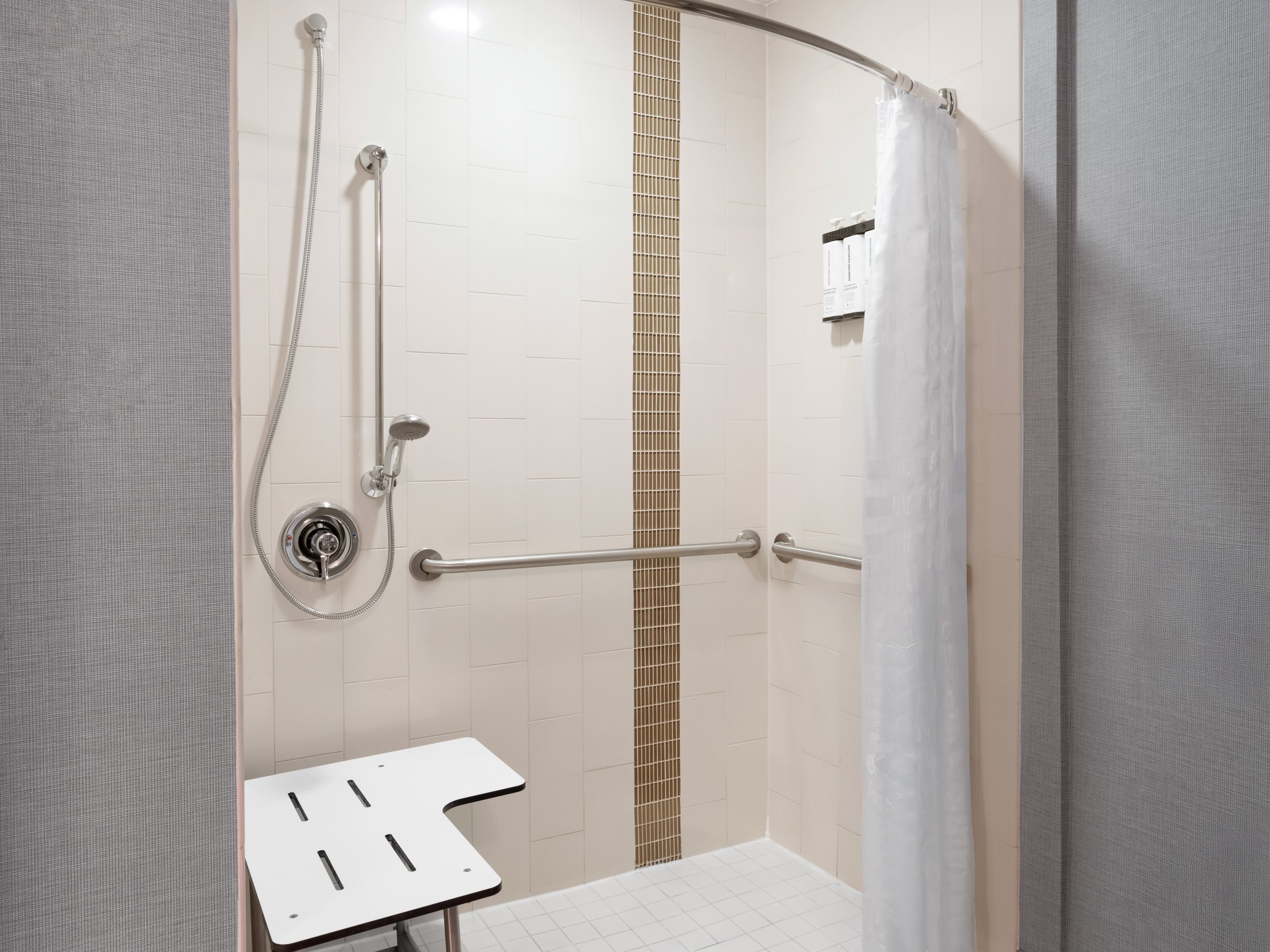 atlzm hyatt place alpharetta ada shower.jpg