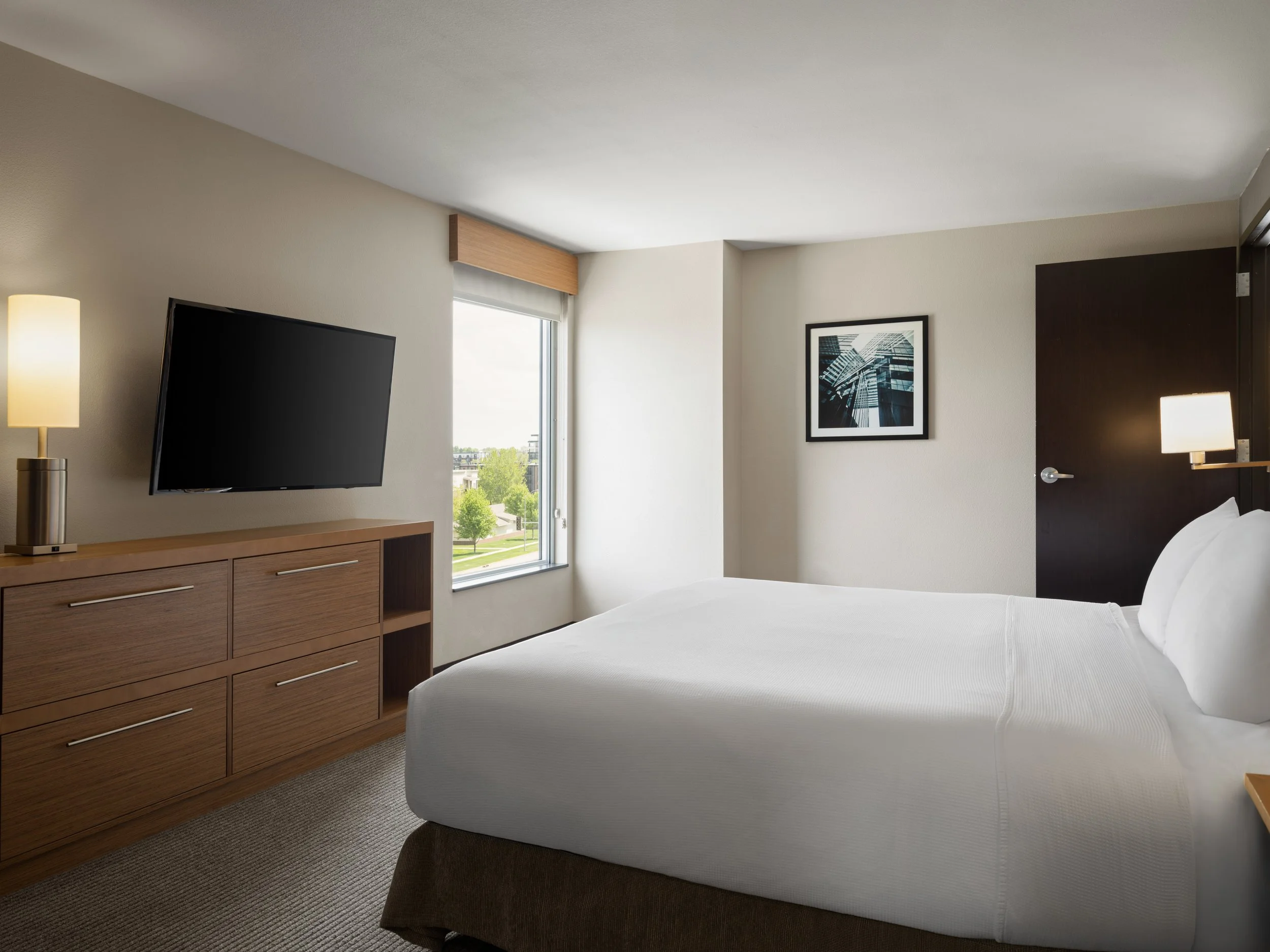 dsmzw hyatt place west des moines rm440 asks 4.jpg