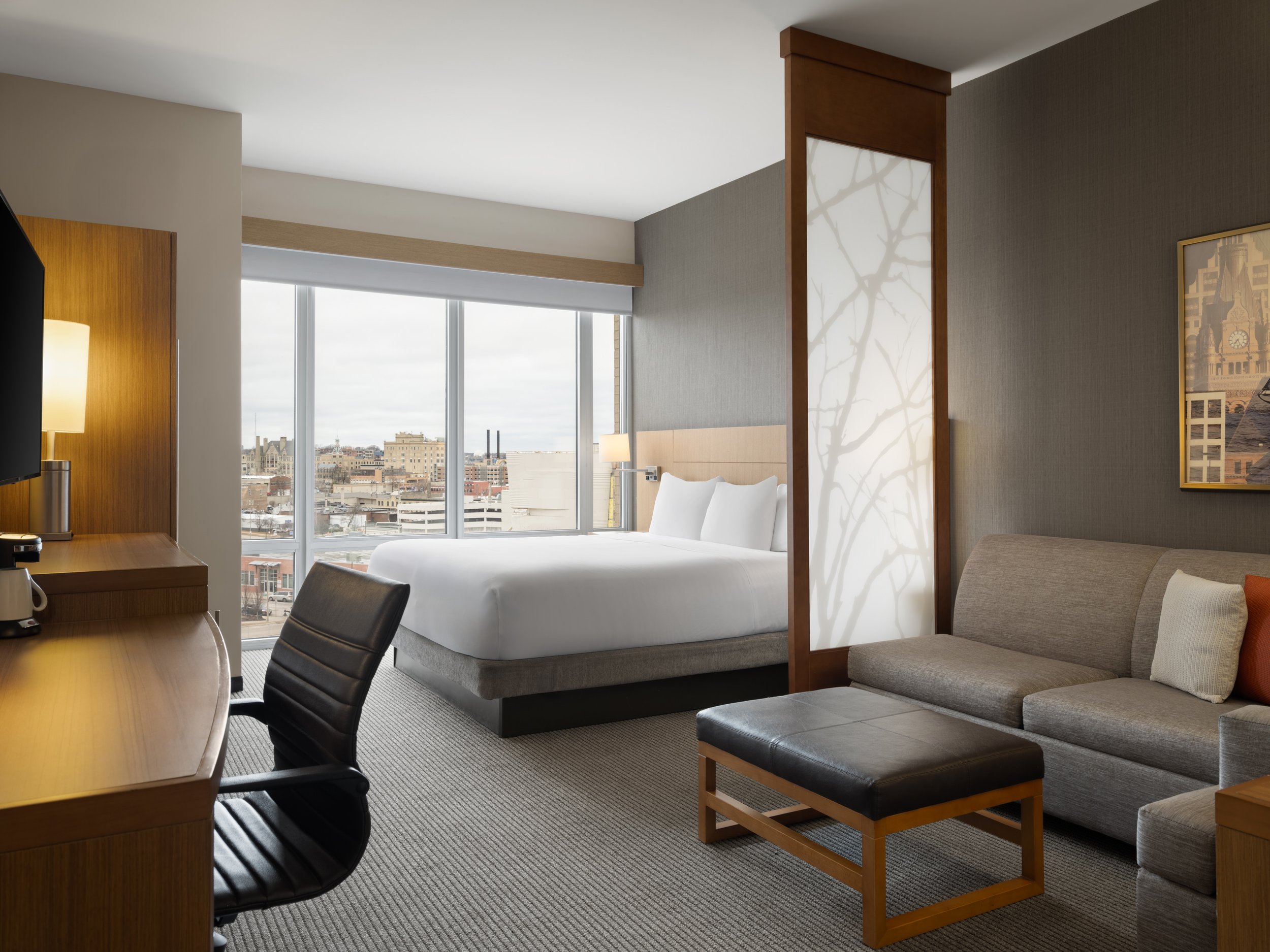 mkezd hyatt place milwaukee rm619 king 1.jpg