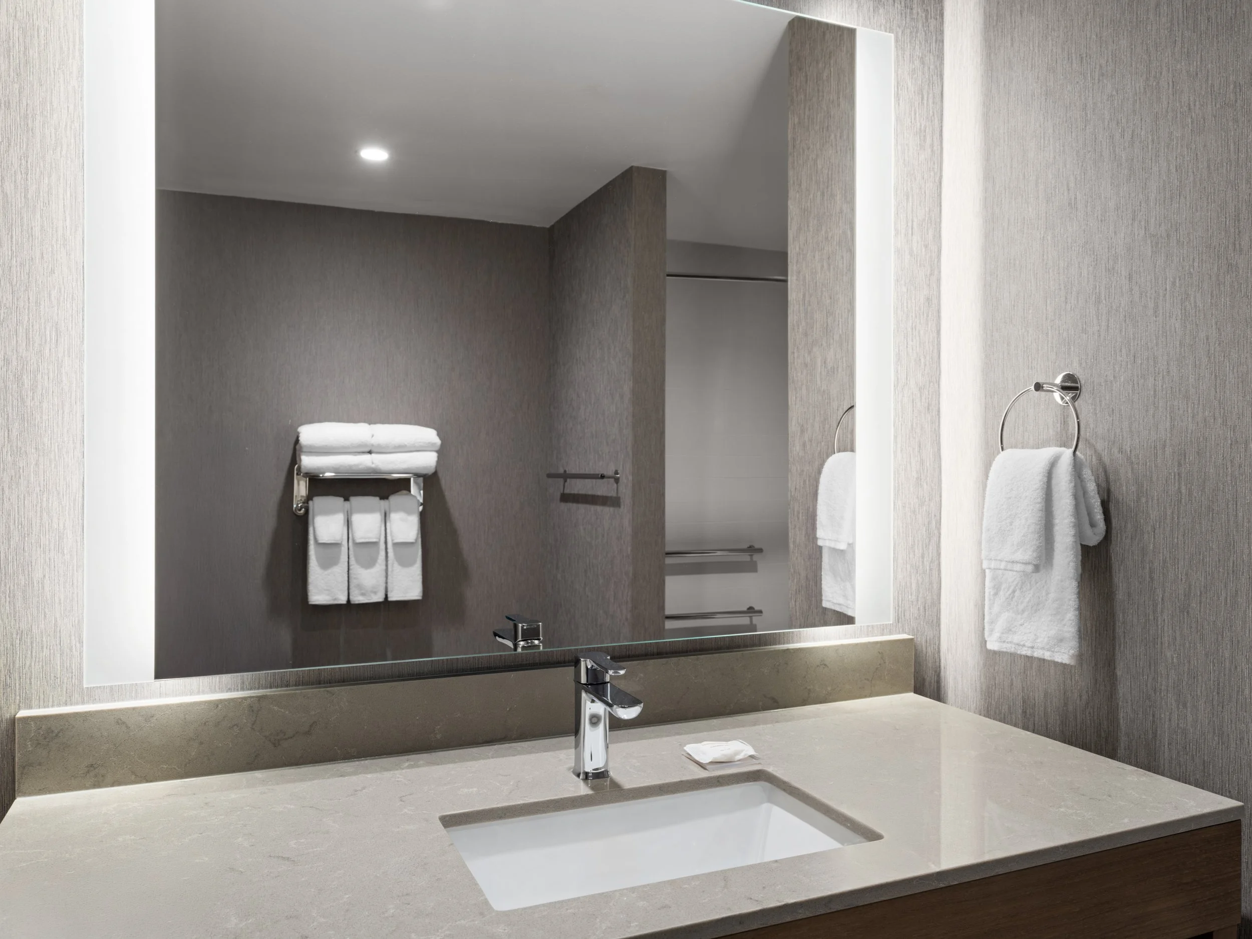 bilzb hyatt place billings rm437 adqt 4.jpg
