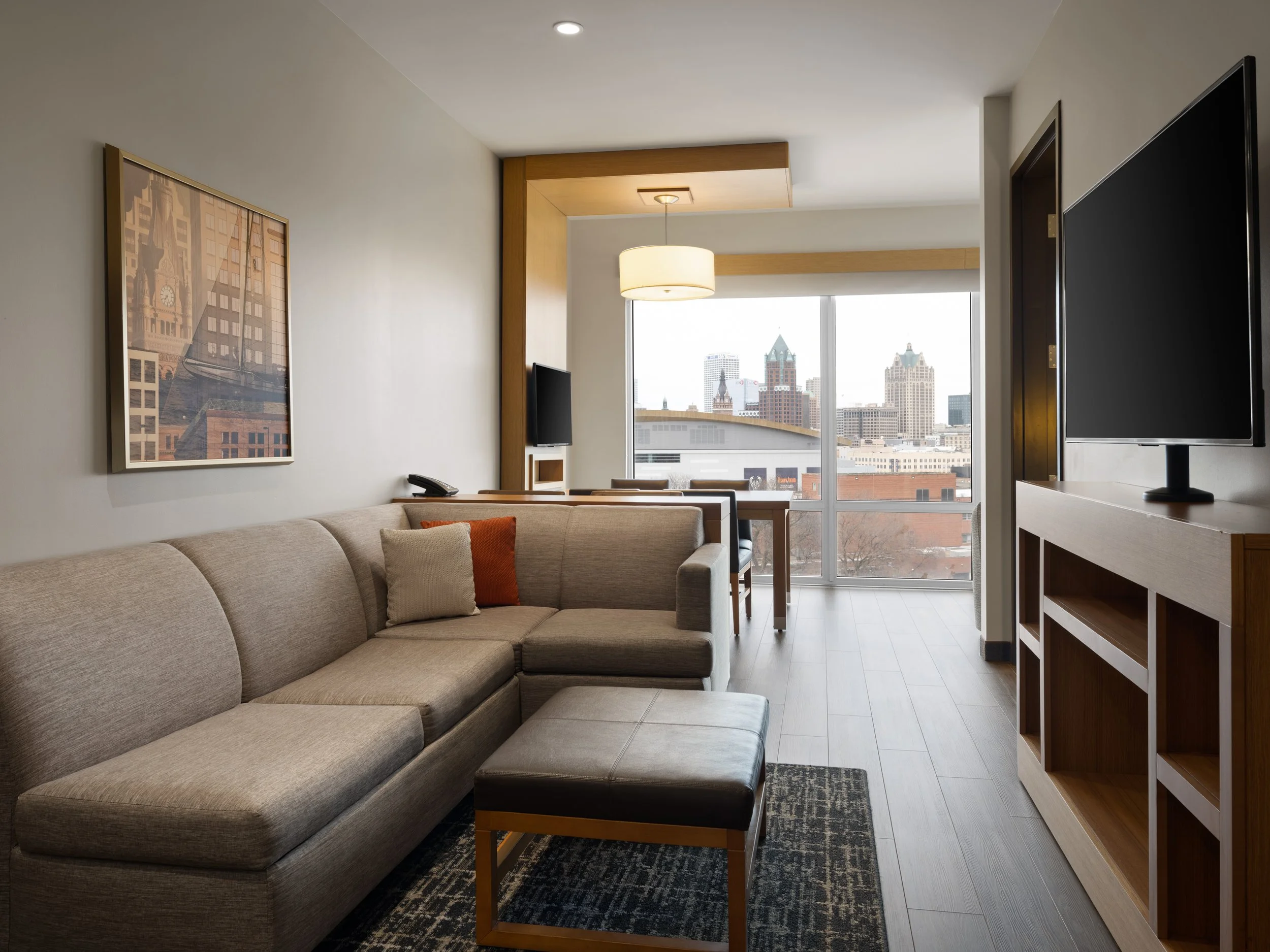 mkezd hyatt place milwaukee rm630 kngn 1.jpg