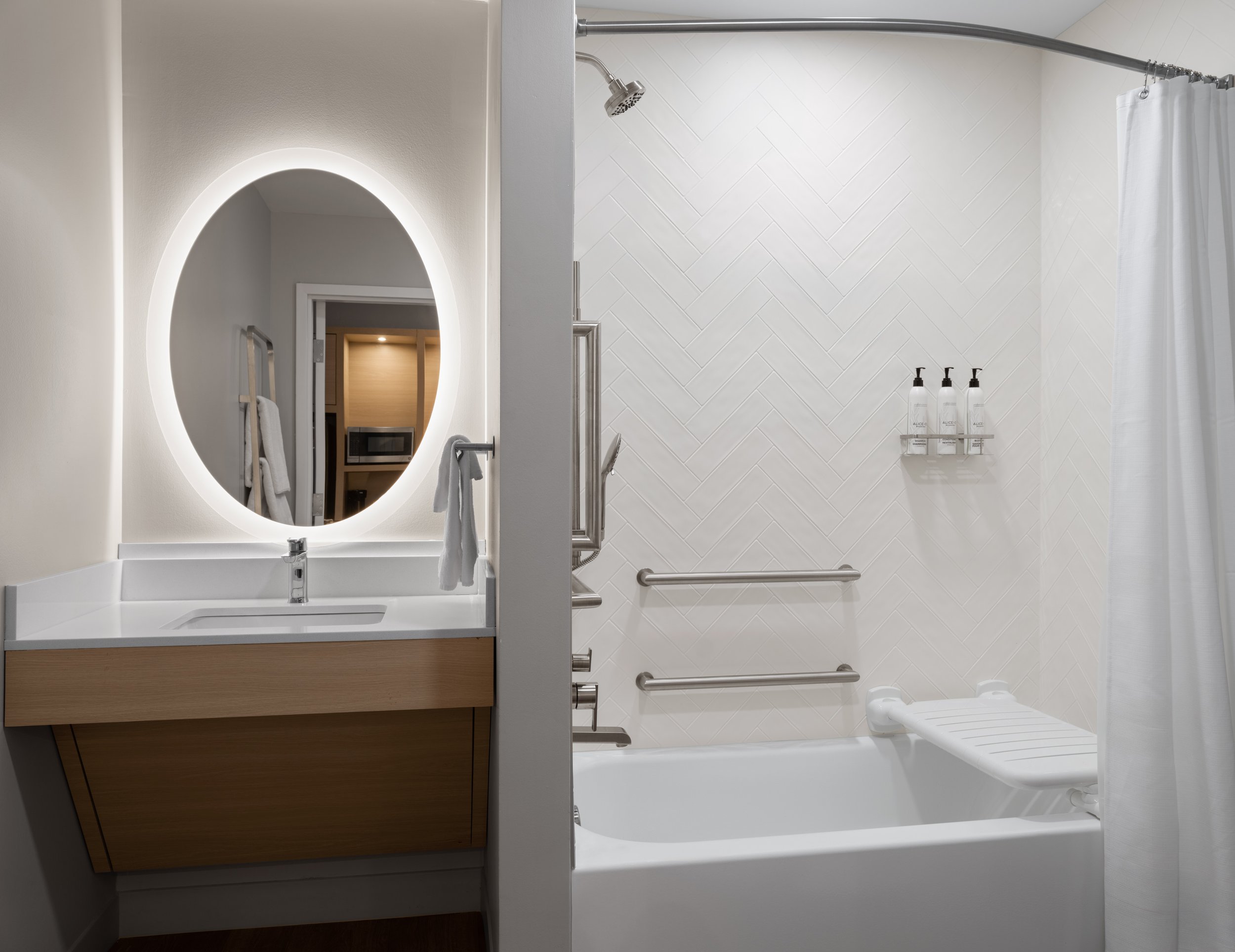 lexct towneplace suites corbin rm421 ada tub.jpg