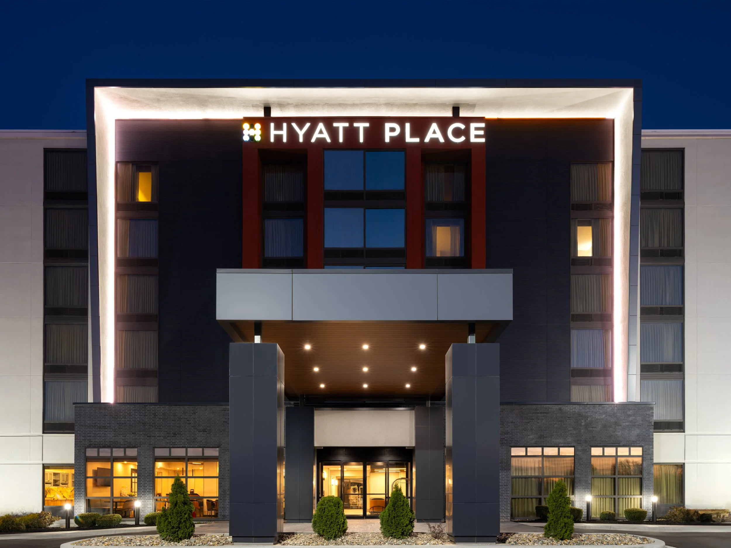 mkczm hyatt place exterior placery dusk 2.jpg