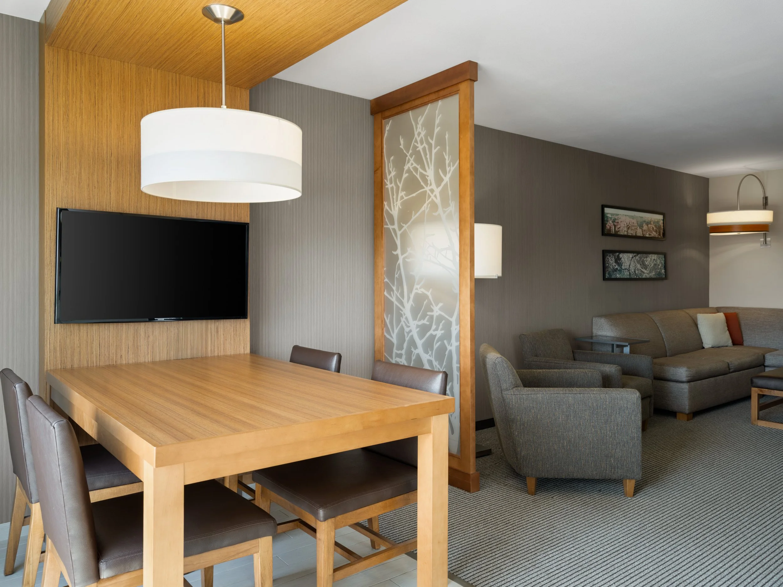 dsmzw hyatt place west des moines rm440 asks 6.jpg