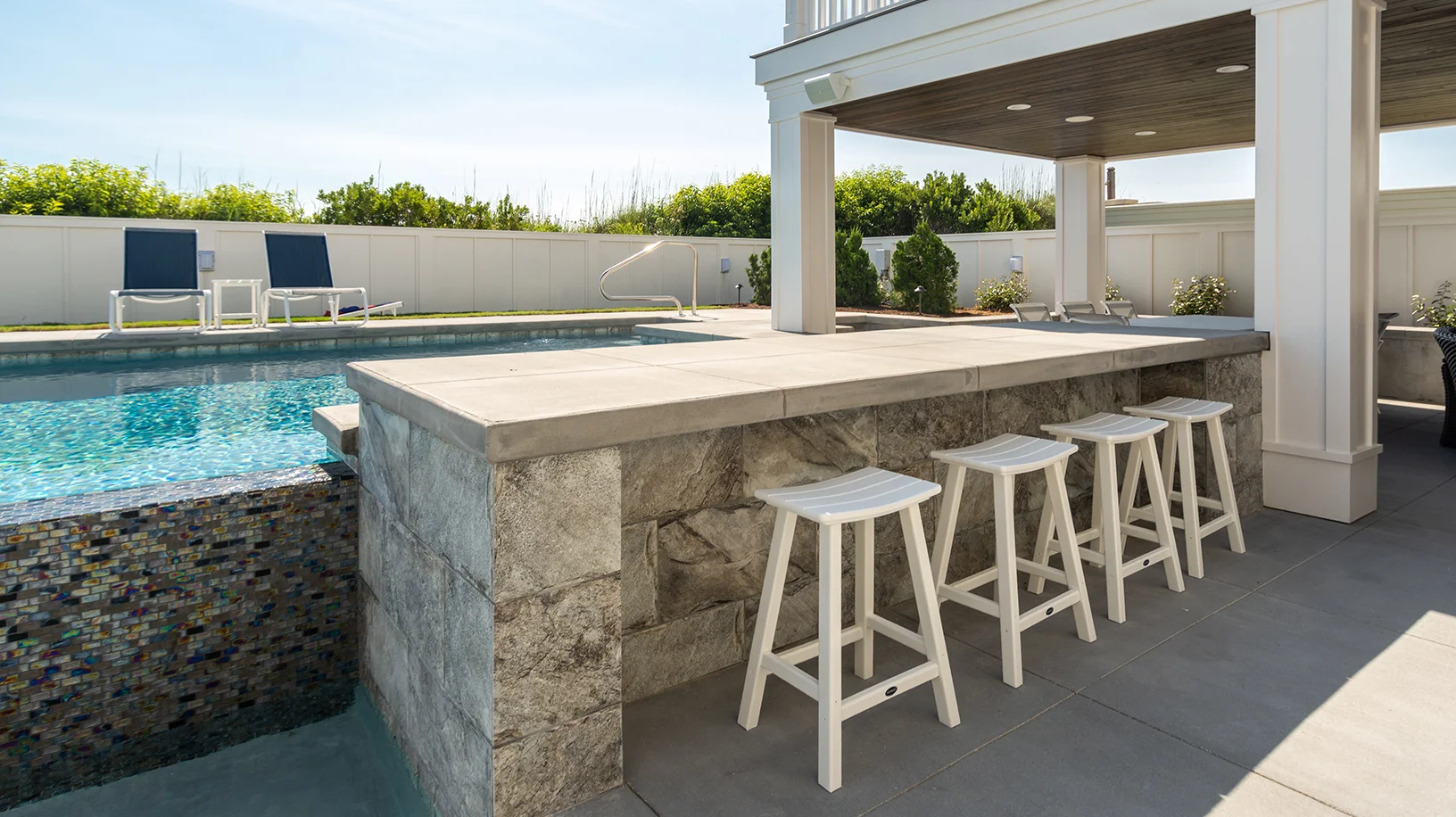 J10917-poolbar.jpg
