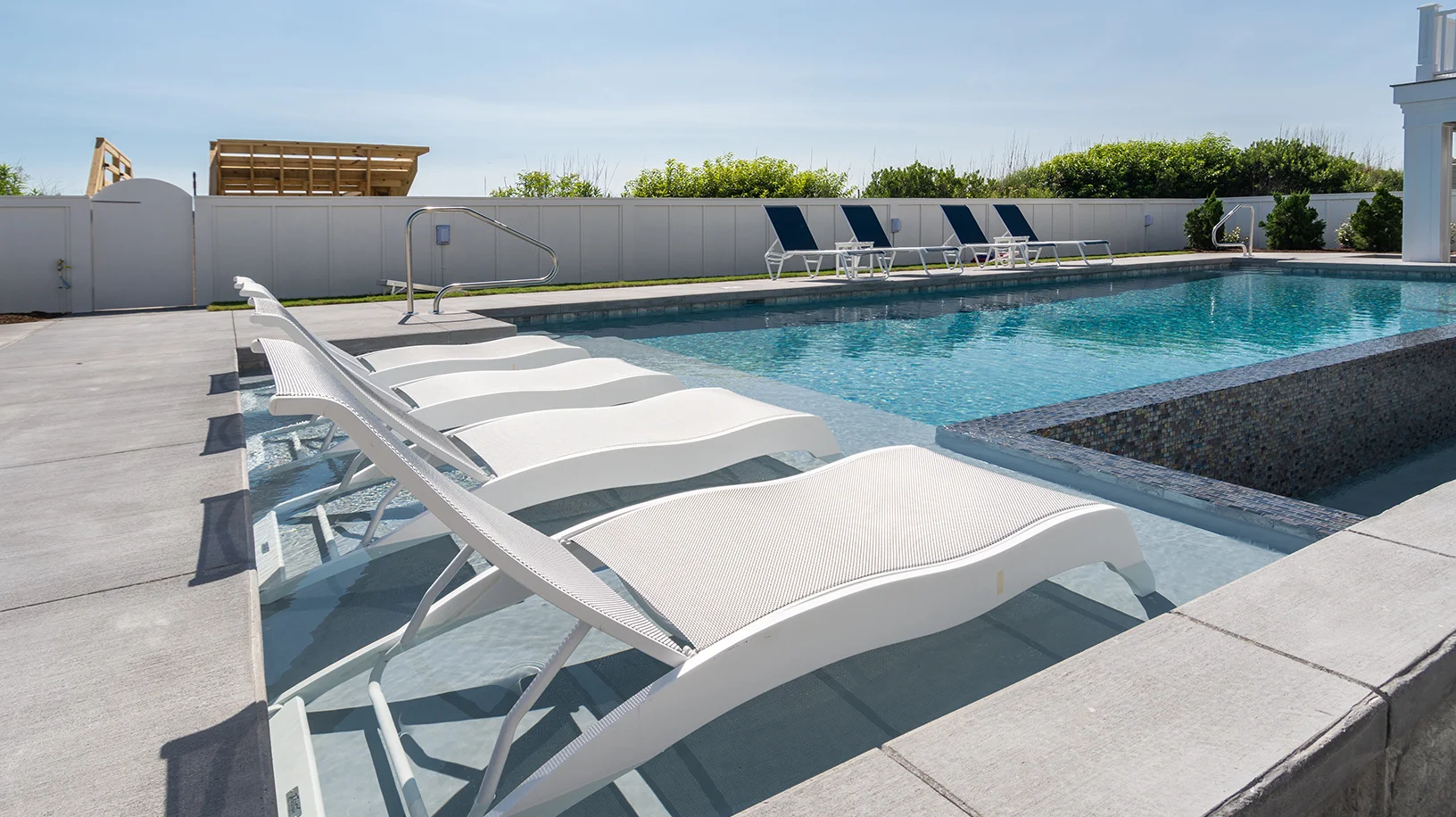 J10917-loungin.jpg