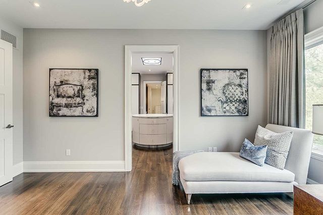 Here is the stunning walk in closet featuring a round island. #macassar #highglosswhite #Cabinetry #cabinetrydesign #cabinetryinstallation #houzz #cabinetryhardware #interiordesign #decor #cabinetrysolutions #Kitchen #kitchendesign #kitchendecor  #ki