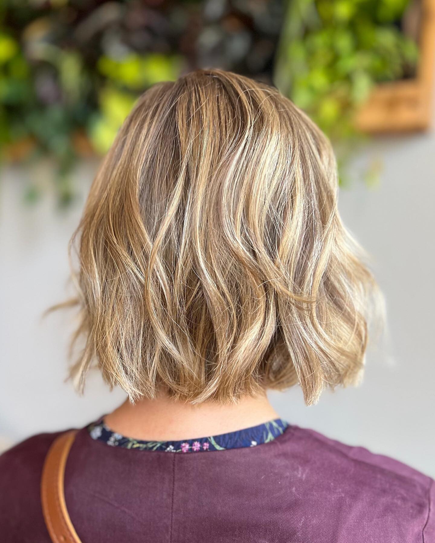 Highlights + haircut by  K E I L A ✨ | #colorbyKeila 
&bull;
&bull;
&bull;
&bull;
&bull;
&bull;
&bull;
#blonde #blondehair #shorthair #summerhair #Davinessalon #davinescolor #highlights #colorspecialist #berkeleysalon #bayareasalon eastbaysalon #sust