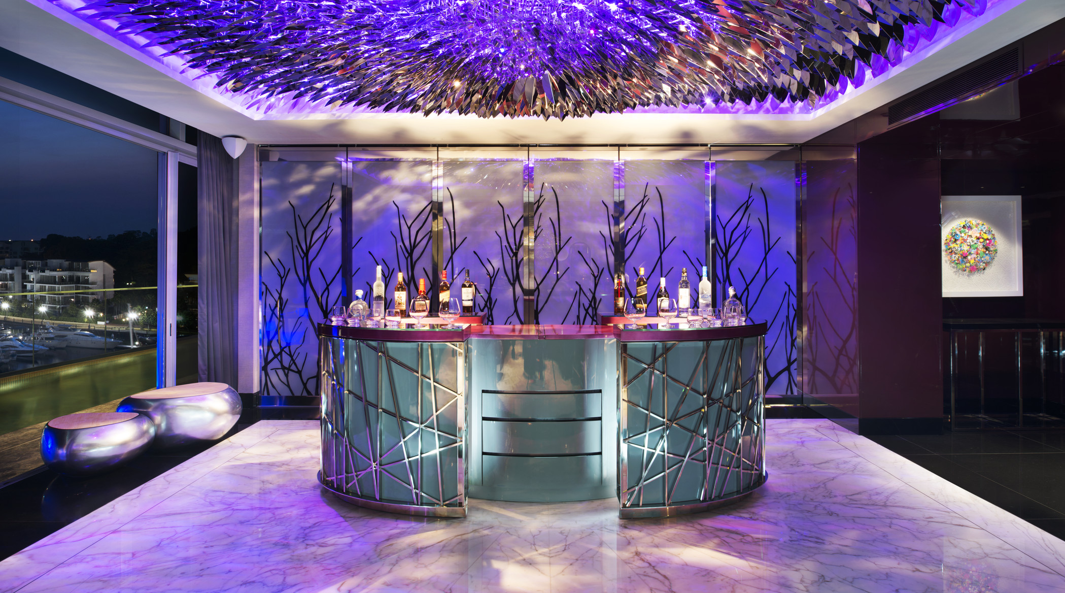 Extreme WOW Suite - Bar.jpg