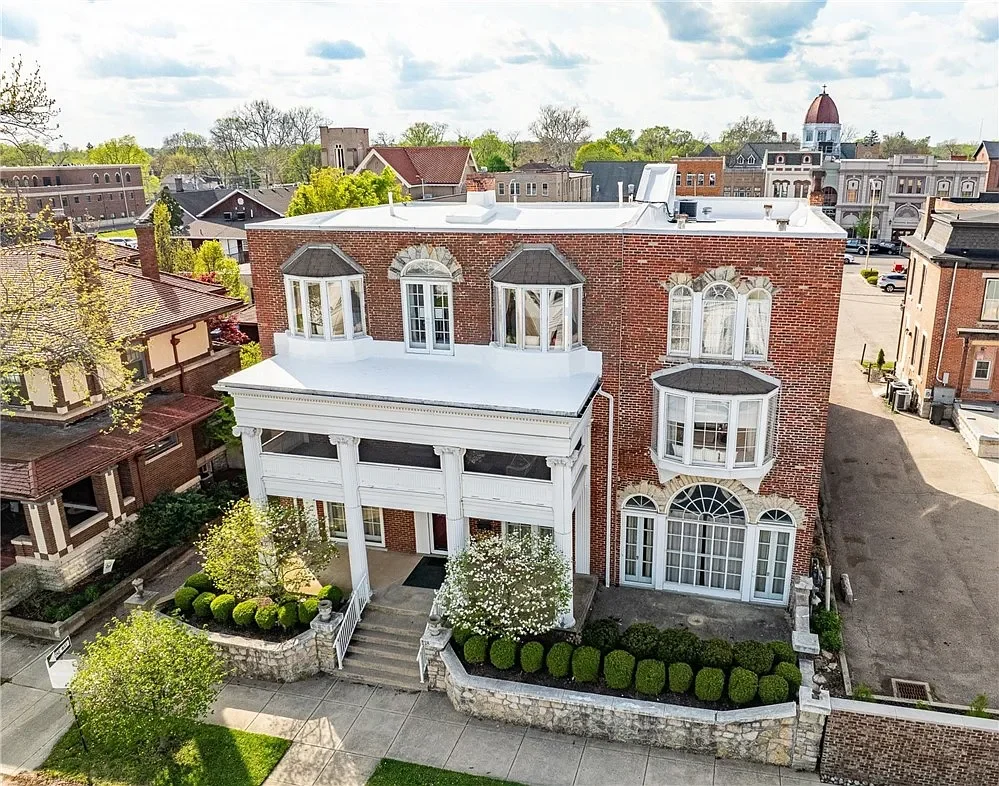 118 S Walnut St