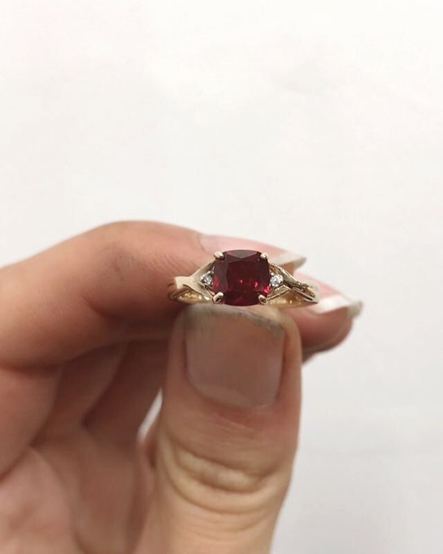 Deep ruby tones to make your heart skip a beat ❤️
It&rsquo;s important to always keep a close eye on your rings especially if they feature a claw setting. If you are ever unsure of the condition of your piece bring them in for a free inspection. 
Swi
