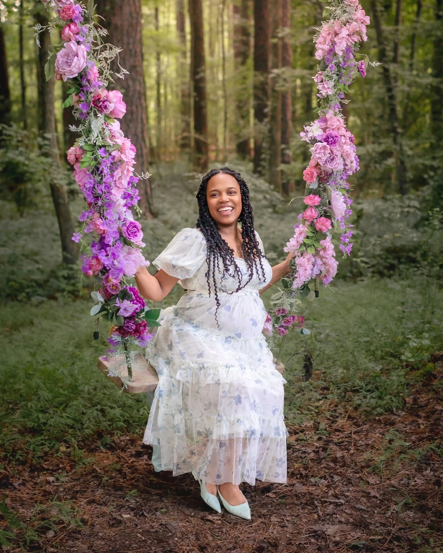 A few favorites of this stunning mama. Maternity portraits on the floral swing give me all the woodland goddess vibes. Big brother was perfectly sweet and silly. 🌸💜🌿