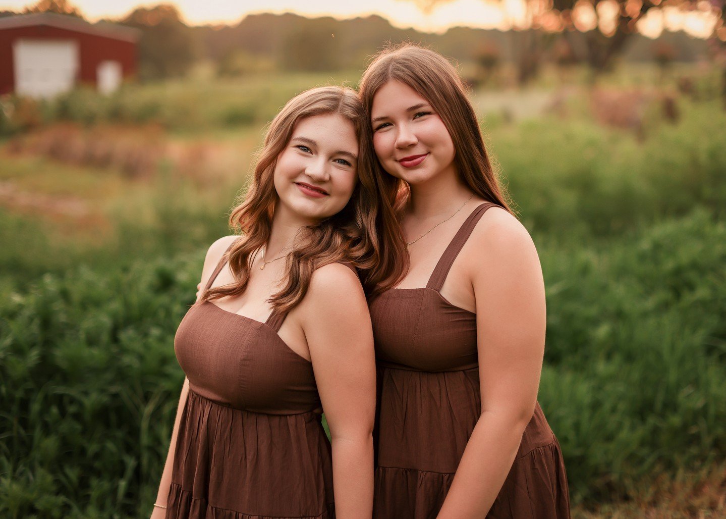The last time I had these ladies in the summer zinnia, they were six years younger and we were racing a storm that rolled in out of nowhere. That session turned out to be one of my favorites of all time. 
While we didn't have any epic storm clouds th
