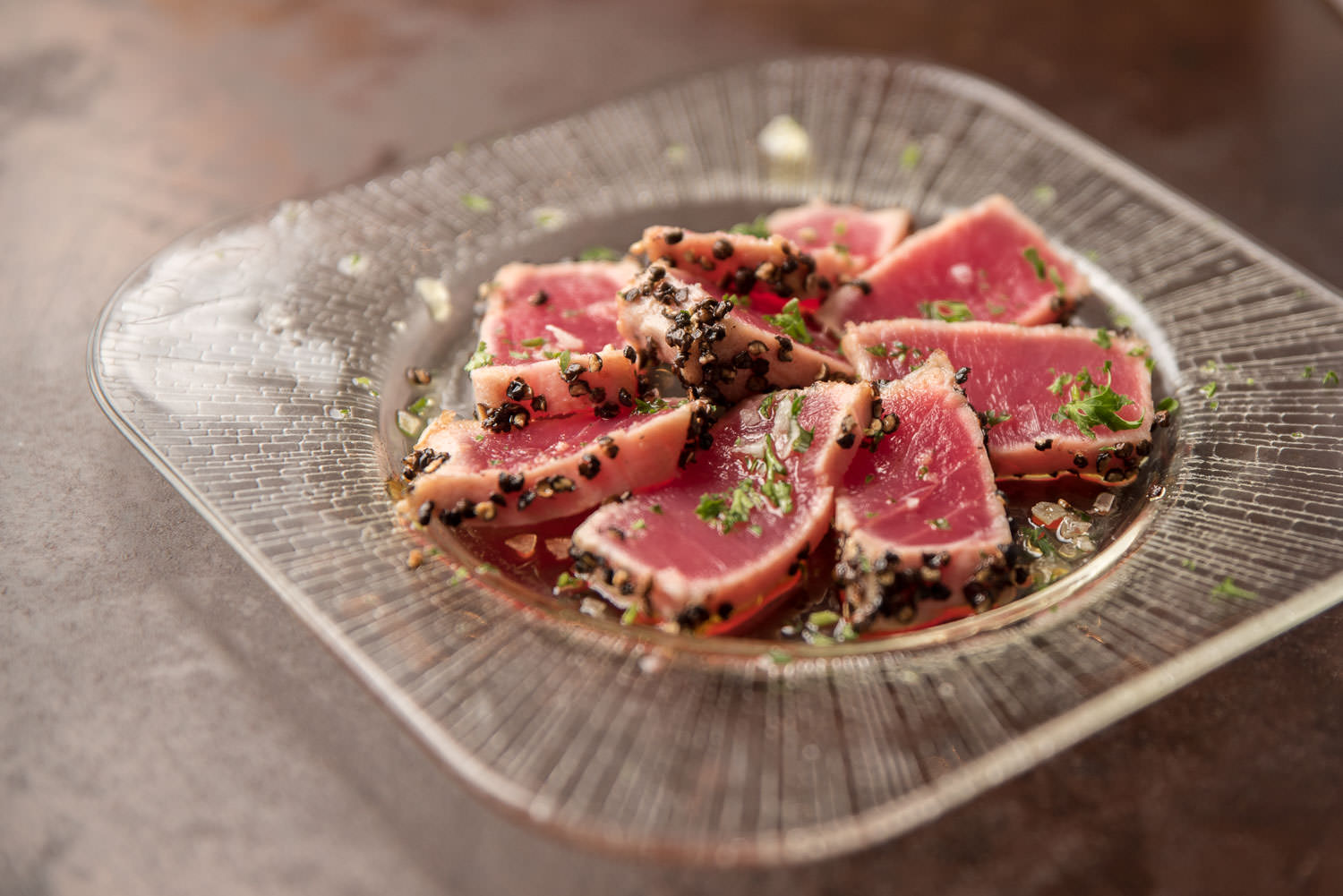 Atún a la plancha - Fresh seared tuna w/ground black pepper (Copy)