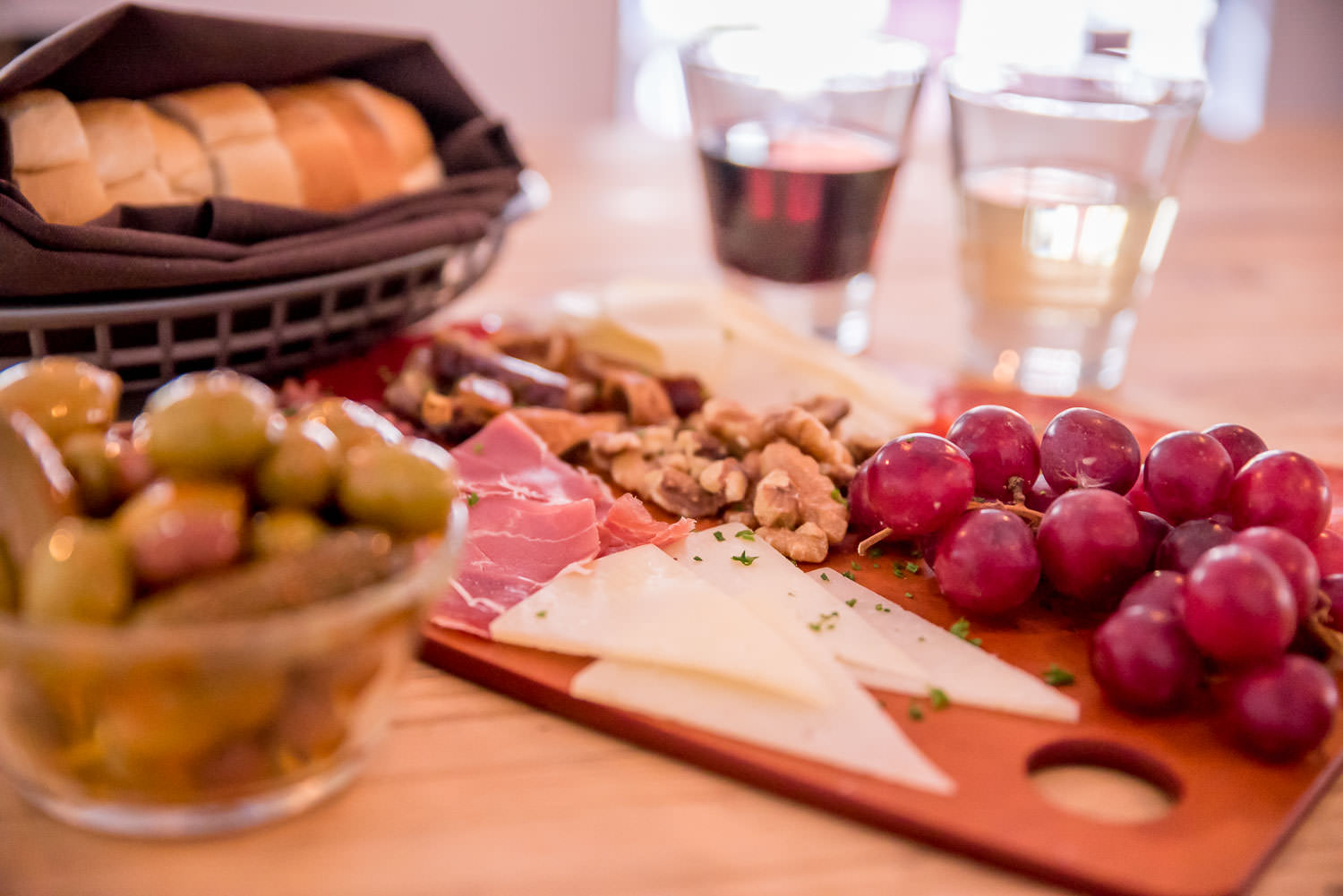 Queso, Jamon, y Aceitunas - Ham & Cheese plate with mixed marinated olives (Copy)