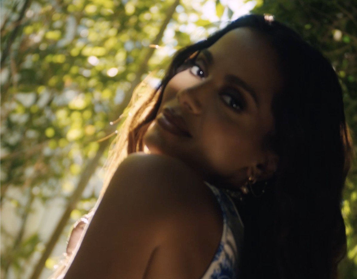  Client: WhatsApp Director: Luiza de Moraes Studio: Monks 