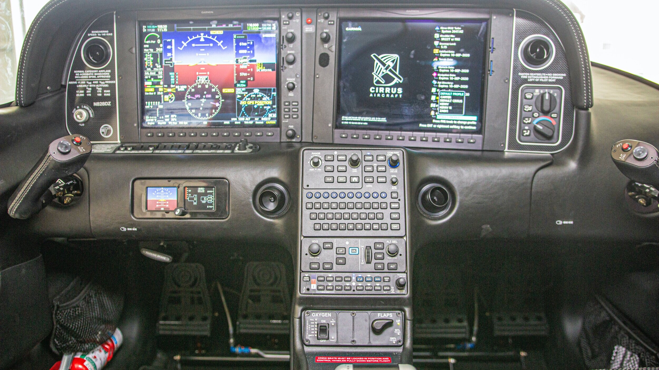 N828DZ | Cirrus Perspective+ Avionics with QWERTY Keyboard on the FMS makes data entry and planning a snap!