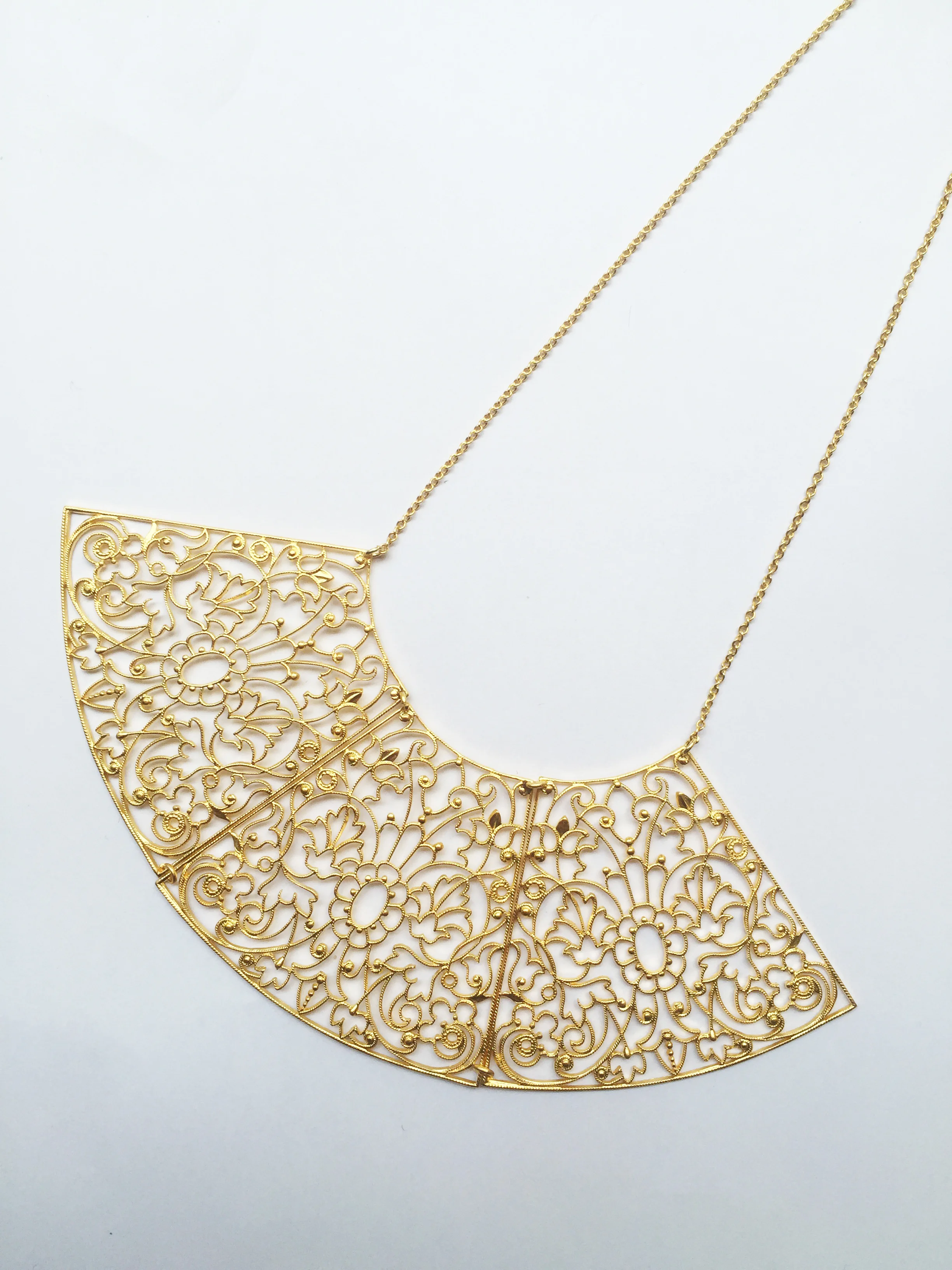 B-124 Lace necklace